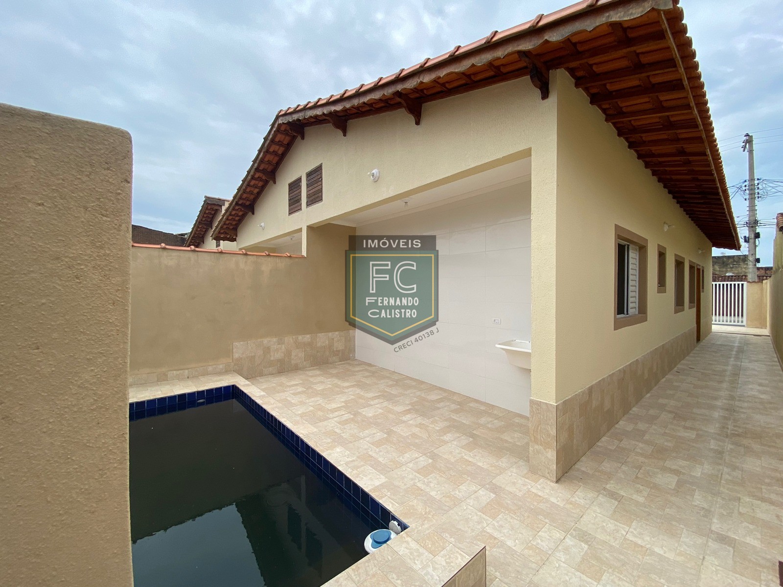 Casa nova geminada pronta 2 dormitórios (1 suíte), piscina c