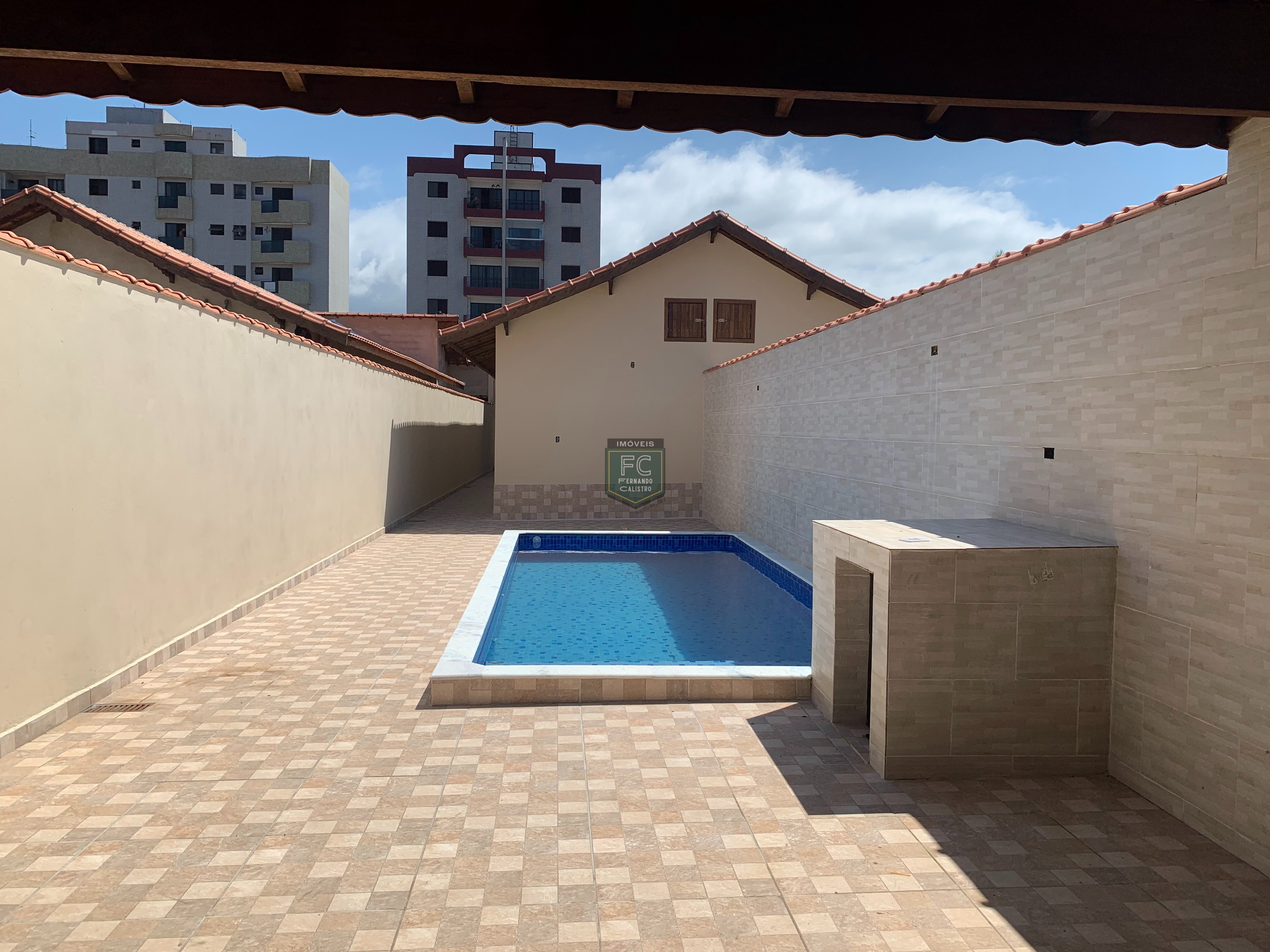 Casas geminadas térreas novas próx. A praia, 3 dormitórios (1 suite), piscina, espaço gourmet c/ churrasqueira, 2 vagas, v. Anhanguera, mongaguá - sp