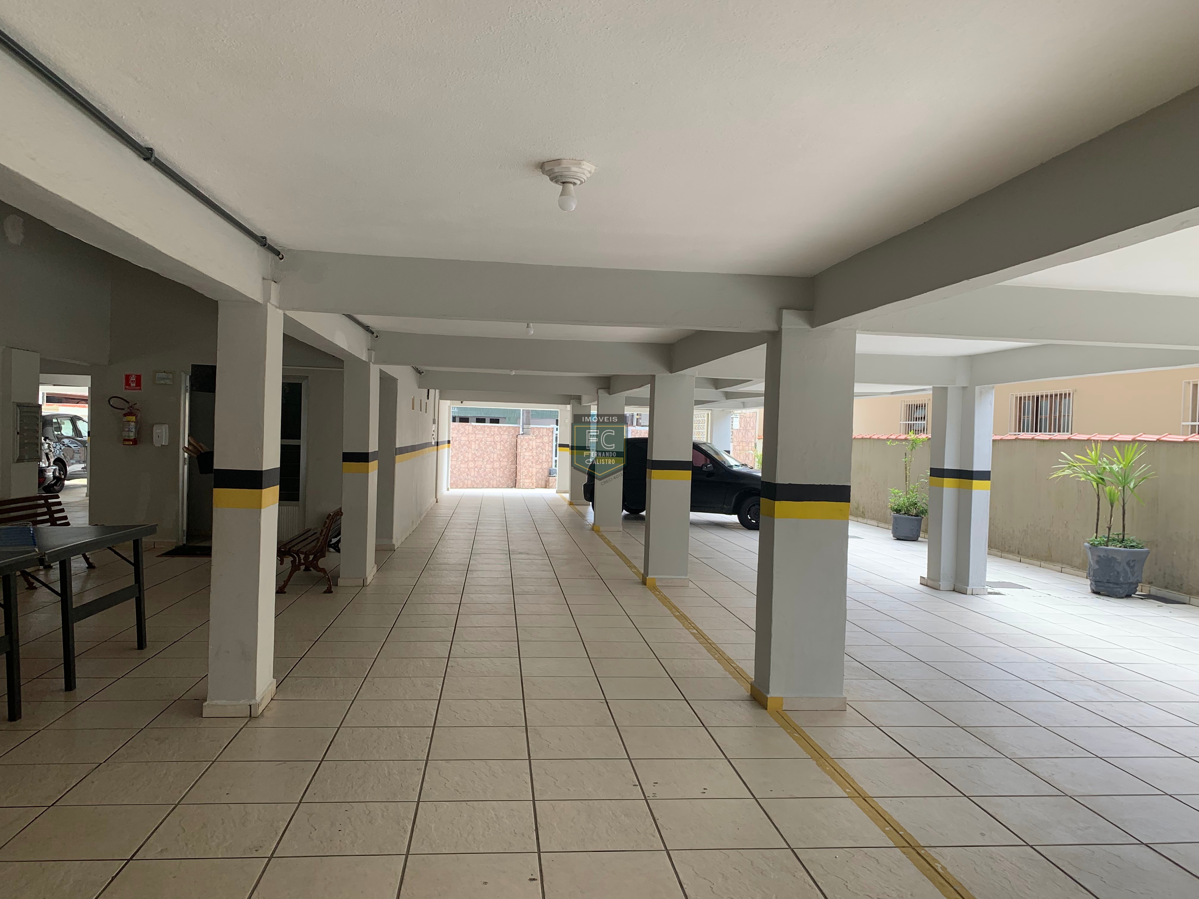 Apartamento 2 dormitórios ensolarado frente rua, a passos da praia, mobiliado, 1º andar de escada, financia, região central, v. Atlântica, mongaguá sp