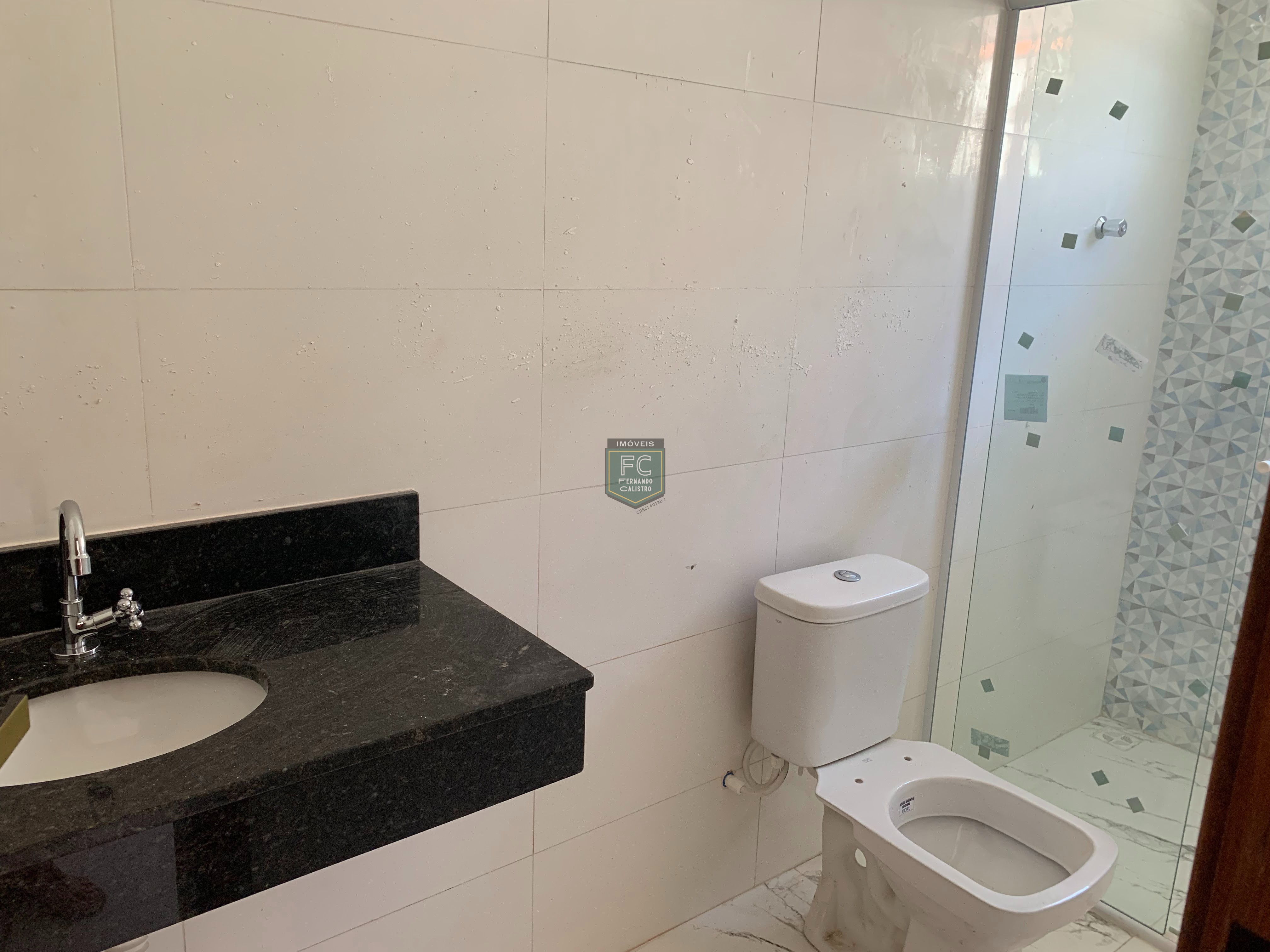 Casas geminadas térreas novas próx. A praia, 3 dormitórios (1 suite), piscina, espaço gourmet c/ churrasqueira, 2 vagas, v. Anhanguera, mongaguá - sp