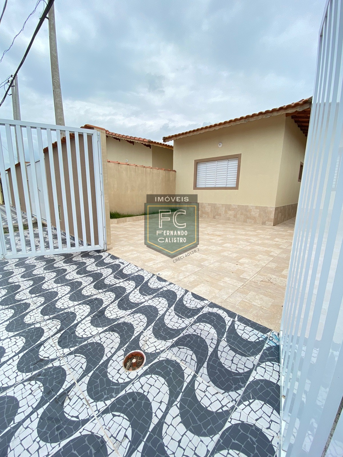 Casa nova isolada pronta 2 dormitórios (1 suíte), piscina c/