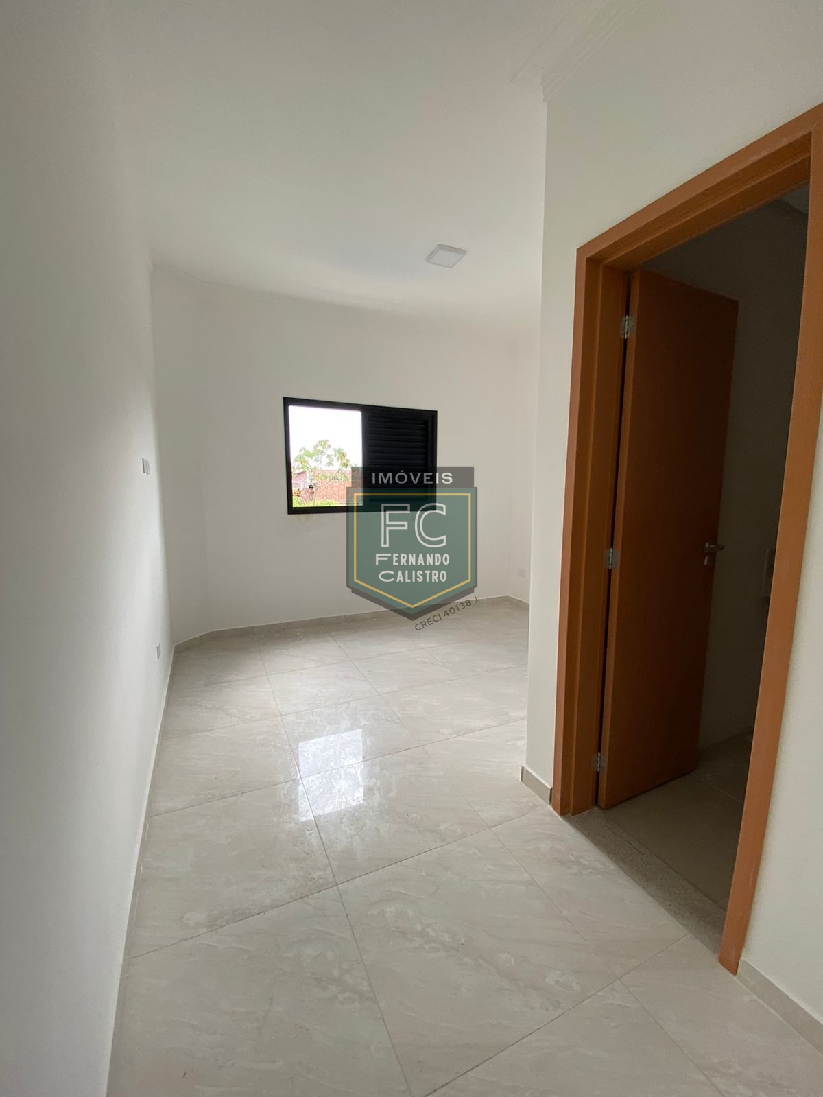 Sobrado moderno novo alto padrão 3 dormitórios (3 suítes), piscina, 2 vagas, 100 mts da praia, local nobre e central, jd. Aguapeú, mongaguá/sp