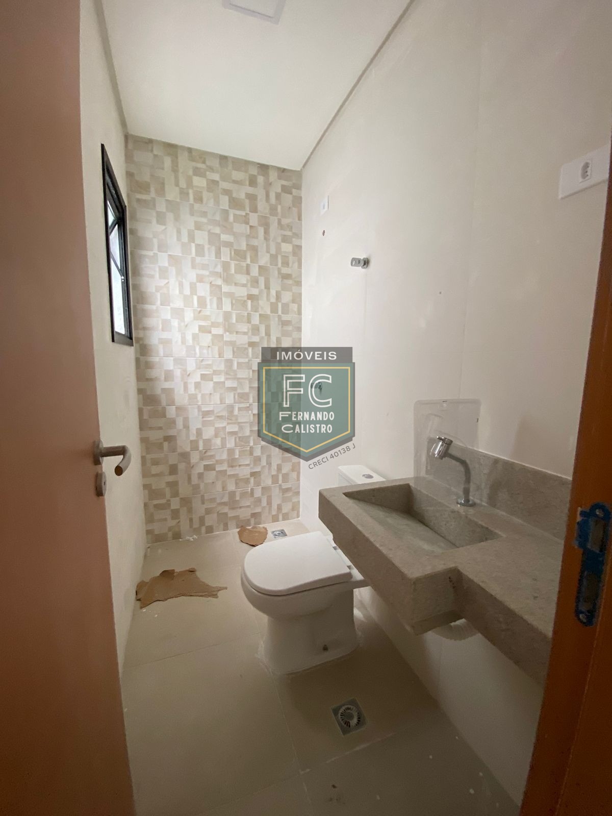 Sobrado moderno novo alto padrão 3 dormitórios (3 suítes), piscina, 2 vagas, 100 mts da praia, local nobre e central, jd. Aguapeú, mongaguá/sp