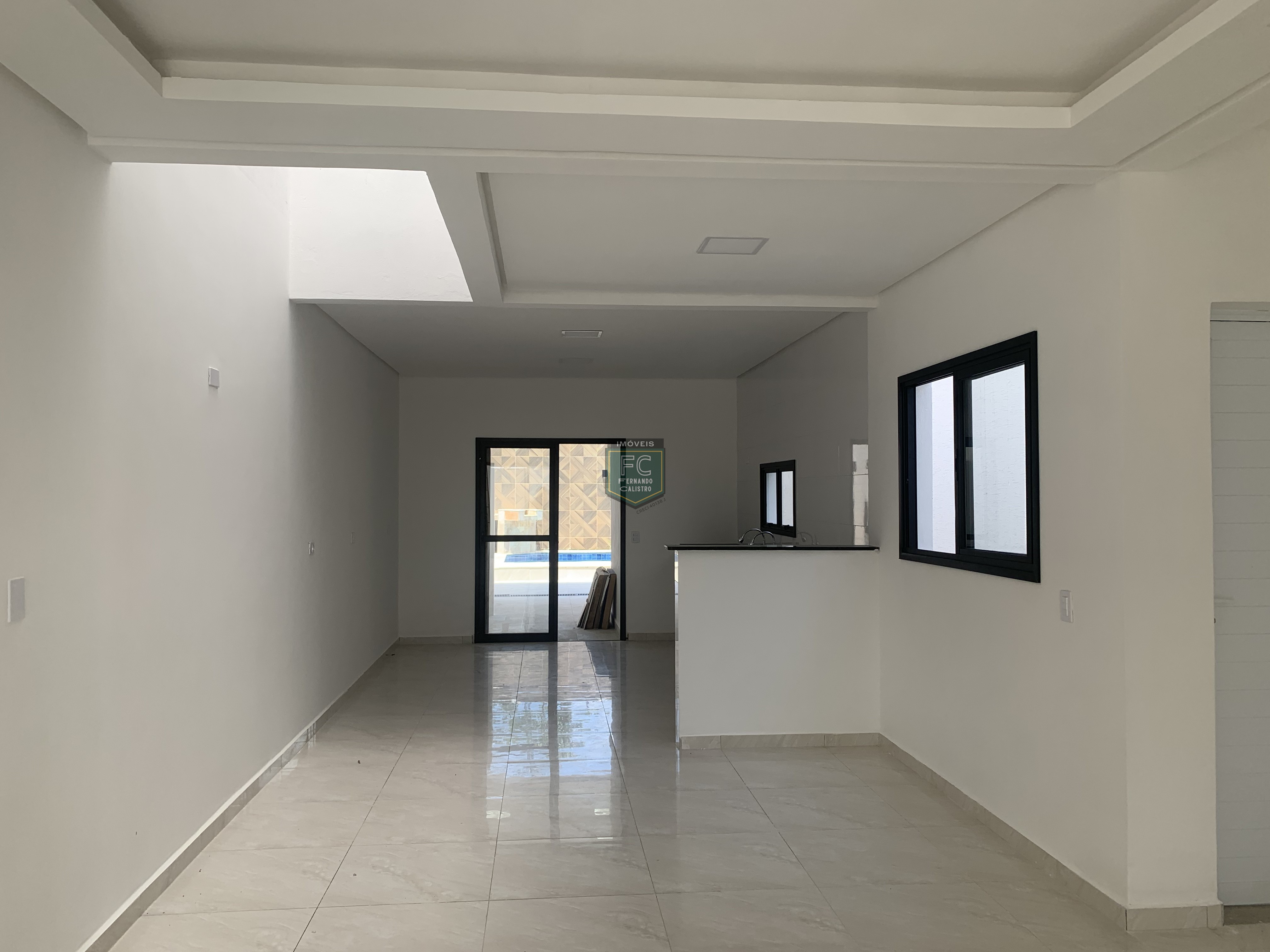 Sobrado moderno novo alto padrão 3 dormitórios (3 suítes), piscina, 2 vagas, 100 mts da praia, local nobre e central, jd. Aguapeú, mongaguá/sp