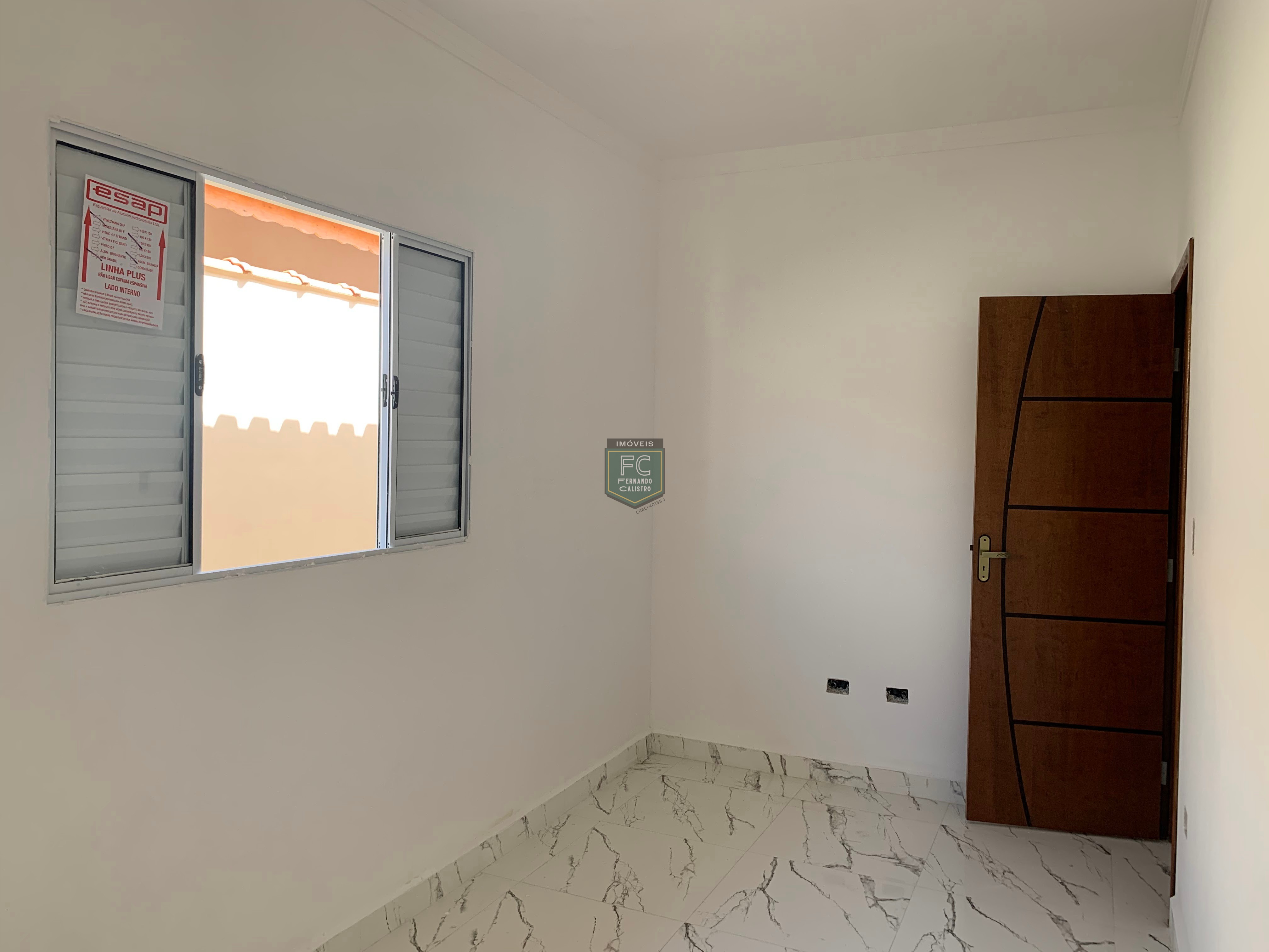 Casas geminadas térreas novas próx. A praia, 3 dormitórios (1 suite), piscina, espaço gourmet c/ churrasqueira, 2 vagas, v. Anhanguera, mongaguá - sp