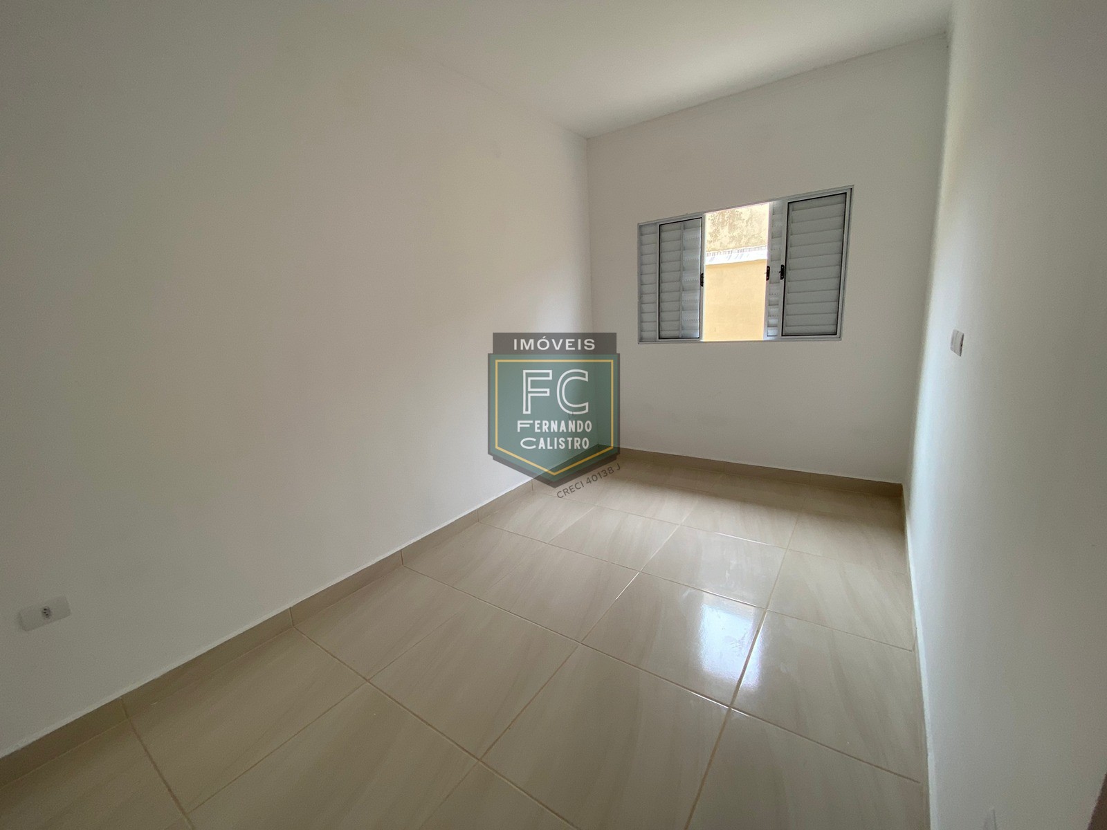 Casa nova isolada pronta 2 dormitórios (1 suíte), piscina c/