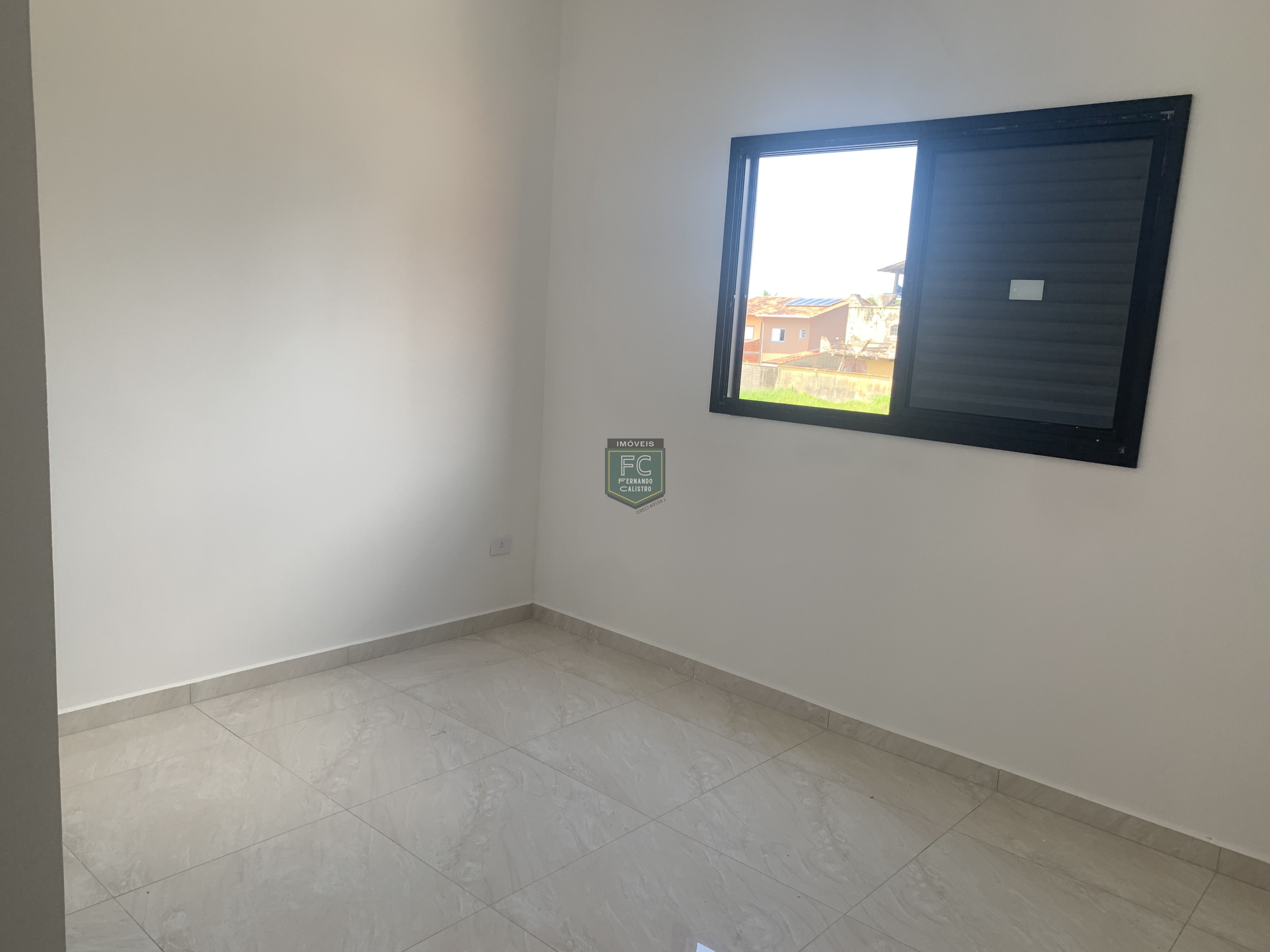 Sobrado moderno novo alto padrão 3 dormitórios (3 suítes), piscina, 2 vagas, 100 mts da praia, local nobre e central, jd. Aguapeú, mongaguá/sp