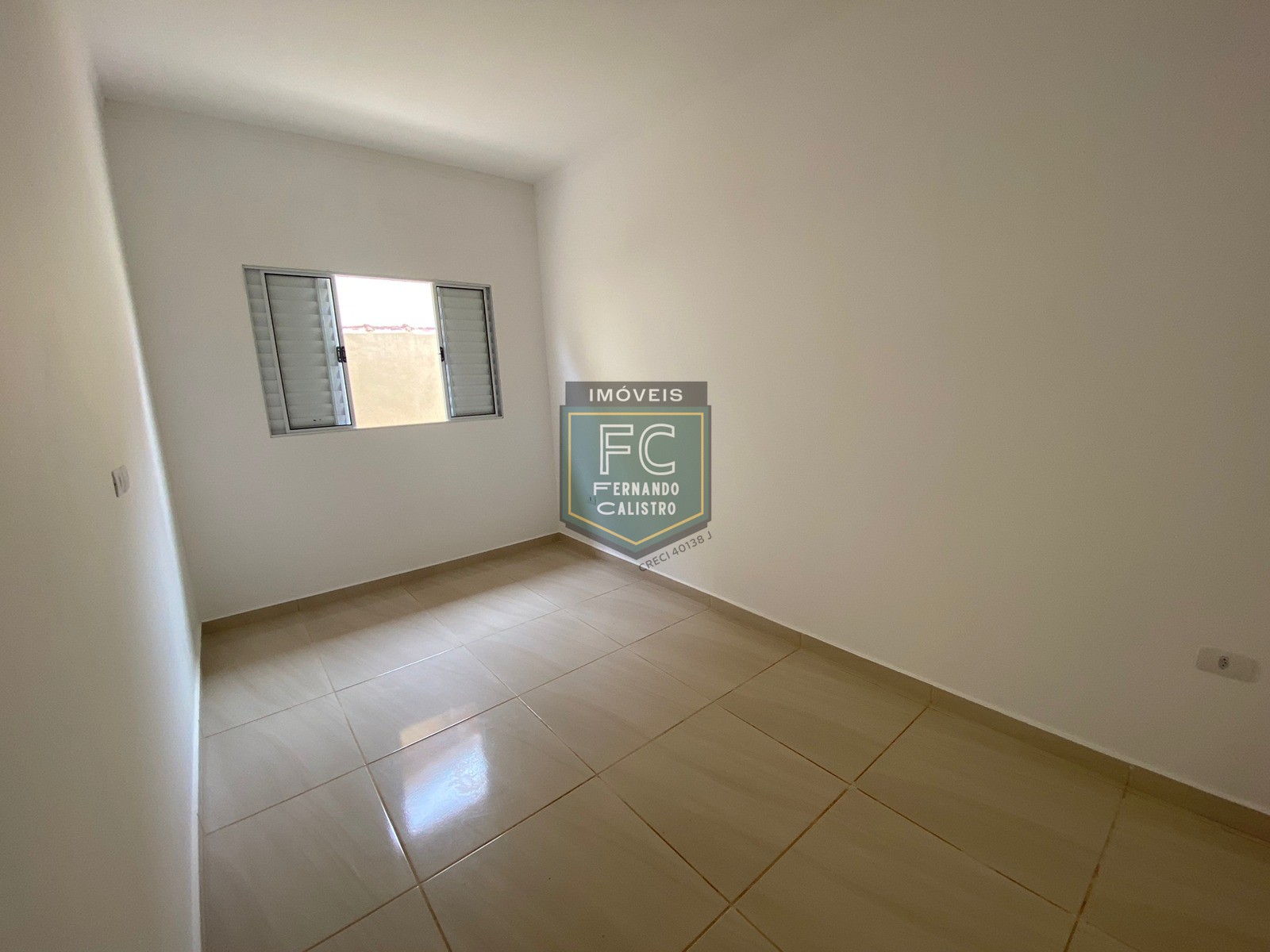 Casa nova geminada pronta 2 dormitórios (1 suíte), piscina c