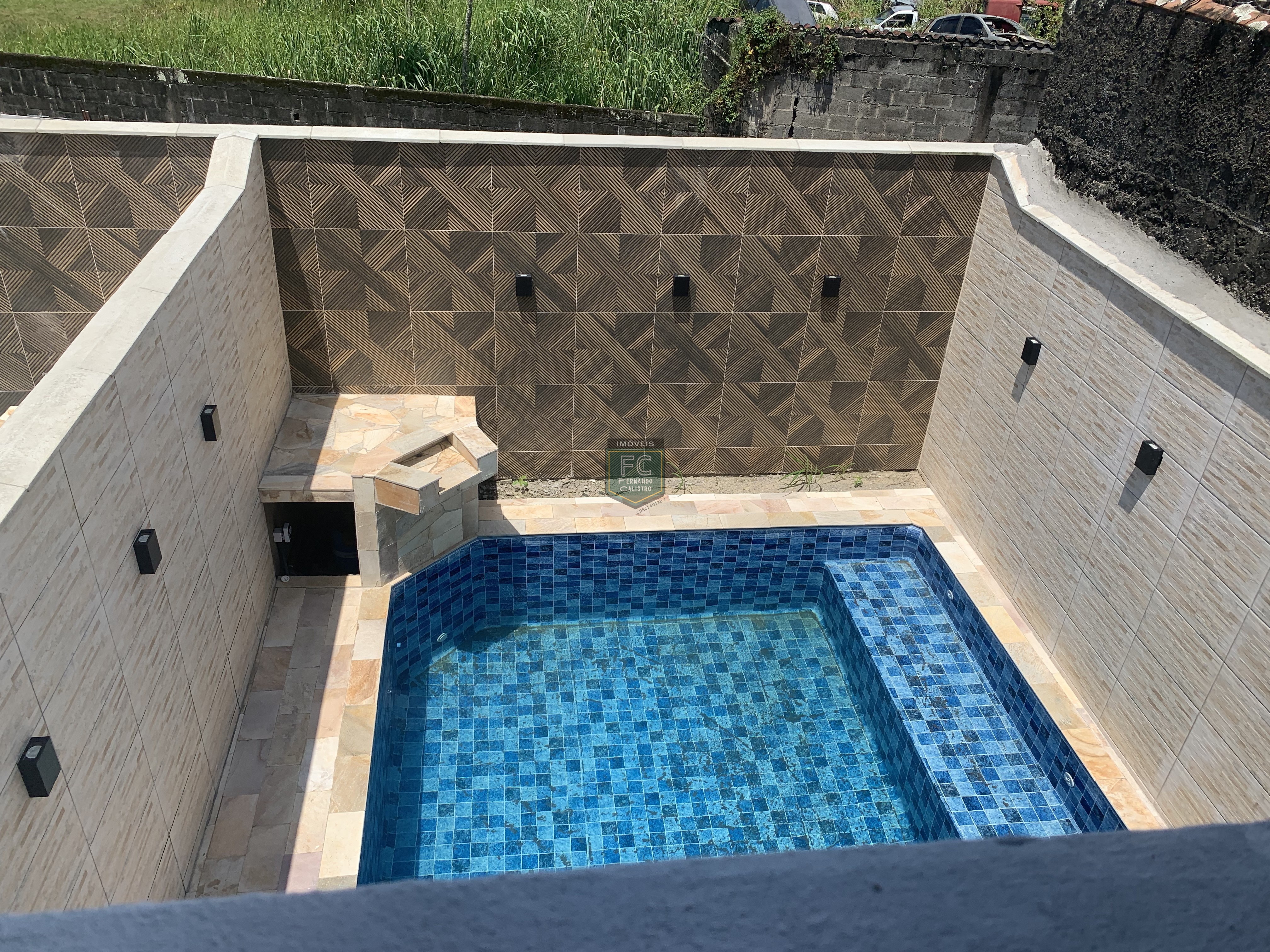 Sobrado moderno novo alto padrão 3 dormitórios (3 suítes), piscina, 2 vagas, 100 mts da praia, local nobre e central, jd. Aguapeú, mongaguá/sp