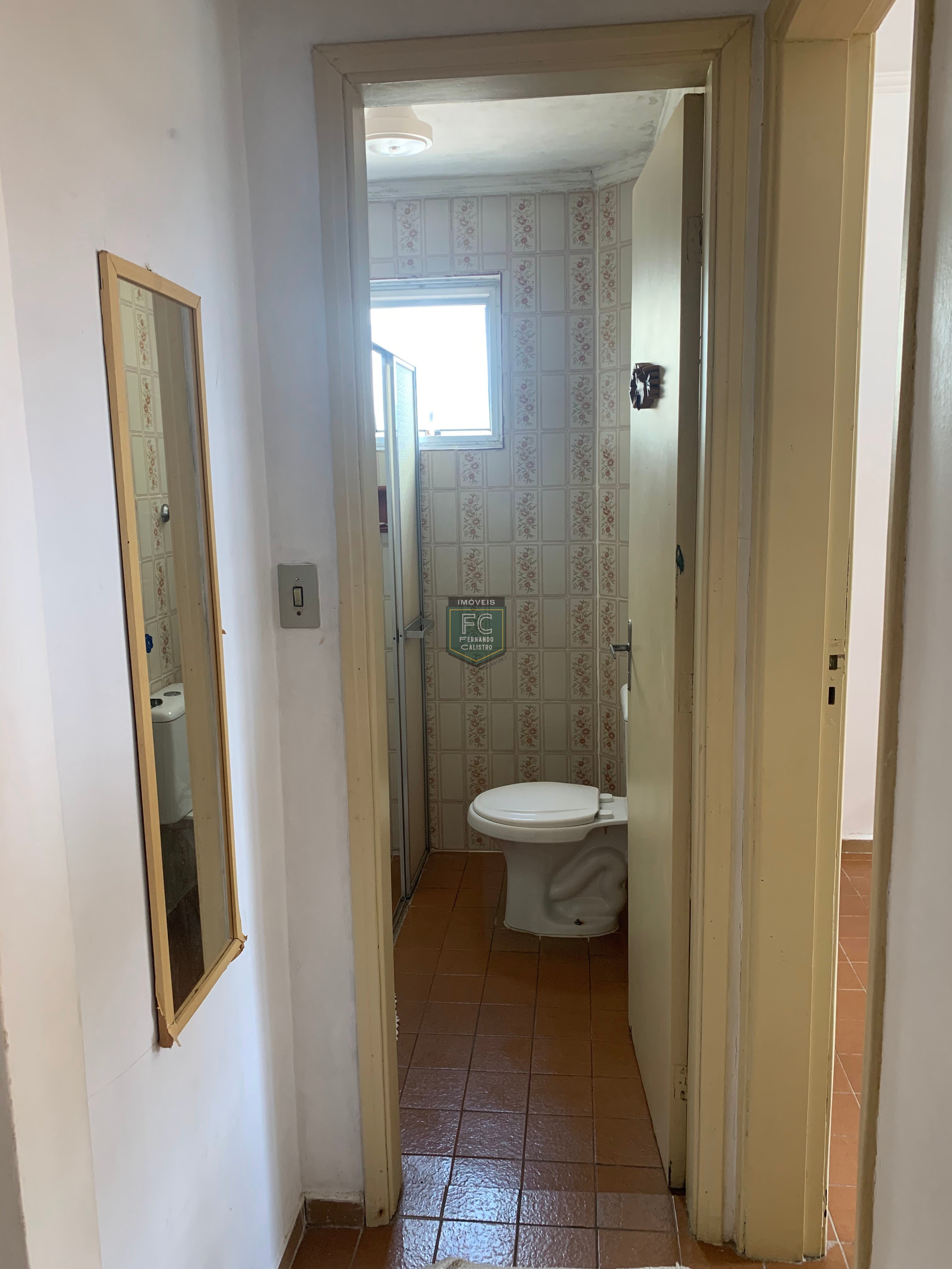 Apartamento 2 dormitórios ensolarado frente rua, a passos da praia, mobiliado, 1º andar de escada, financia, região central, v. Atlântica, mongaguá sp