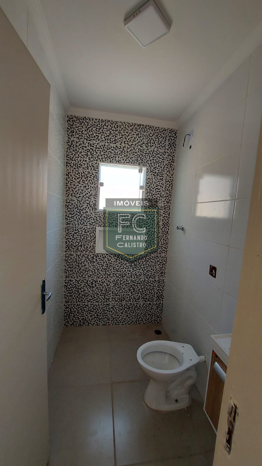 Casa térrea reformada 2 dormitórios, quintal c/ área coberta