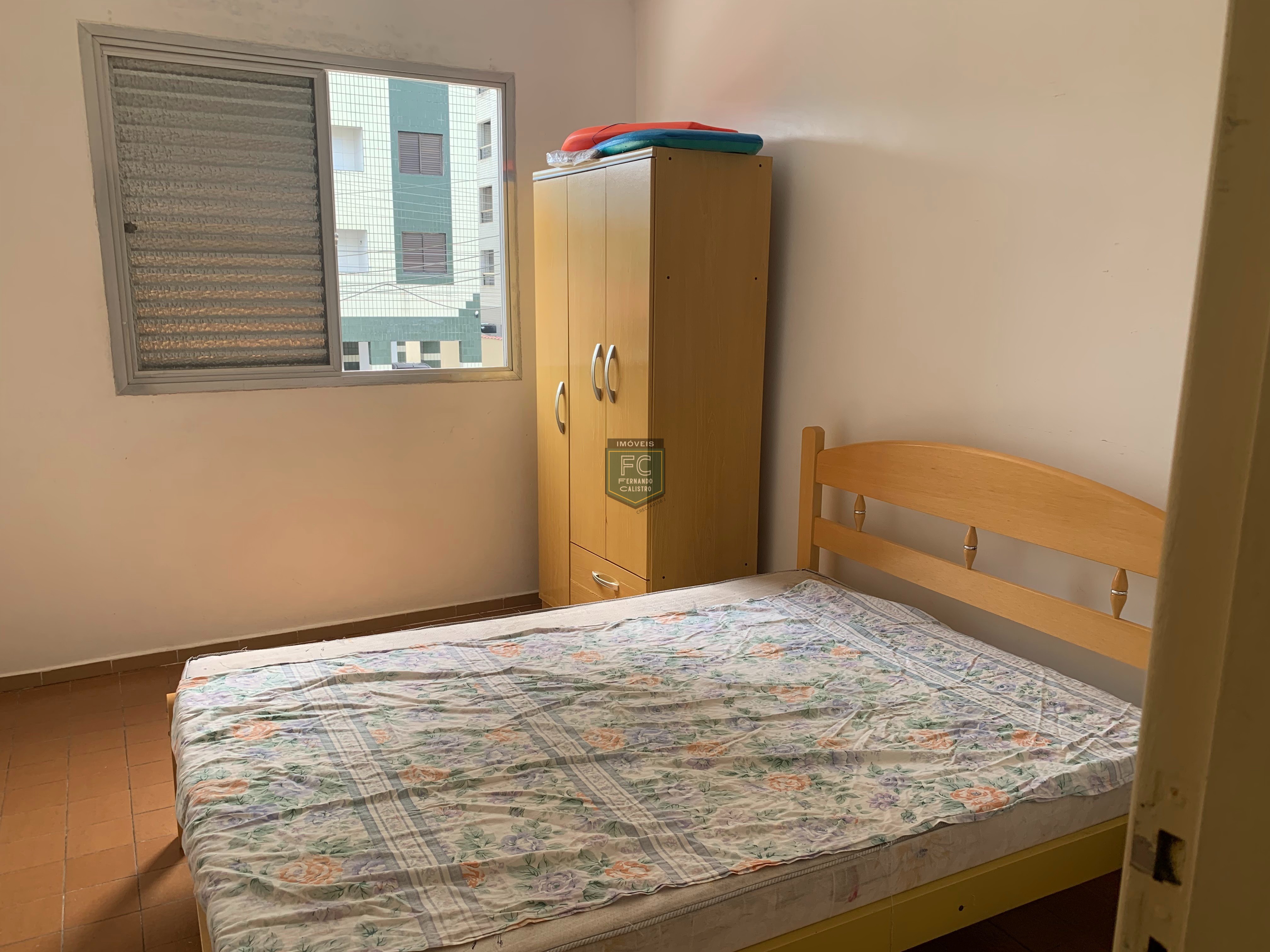 Apartamento 2 dormitórios ensolarado frente rua, a passos da