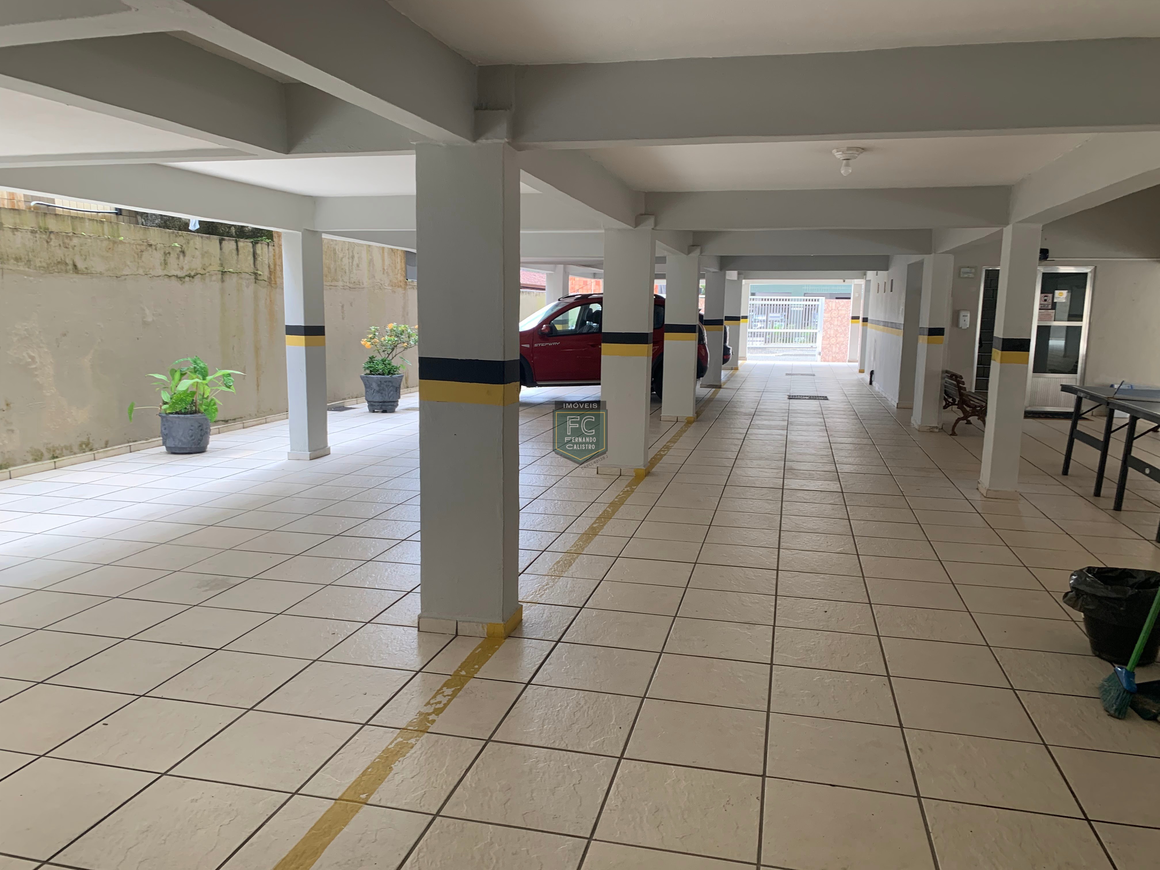 Apartamento 2 dormitórios ensolarado frente rua, a passos da praia, mobiliado, 1º andar de escada, financia, região central, v. Atlântica, mongaguá sp