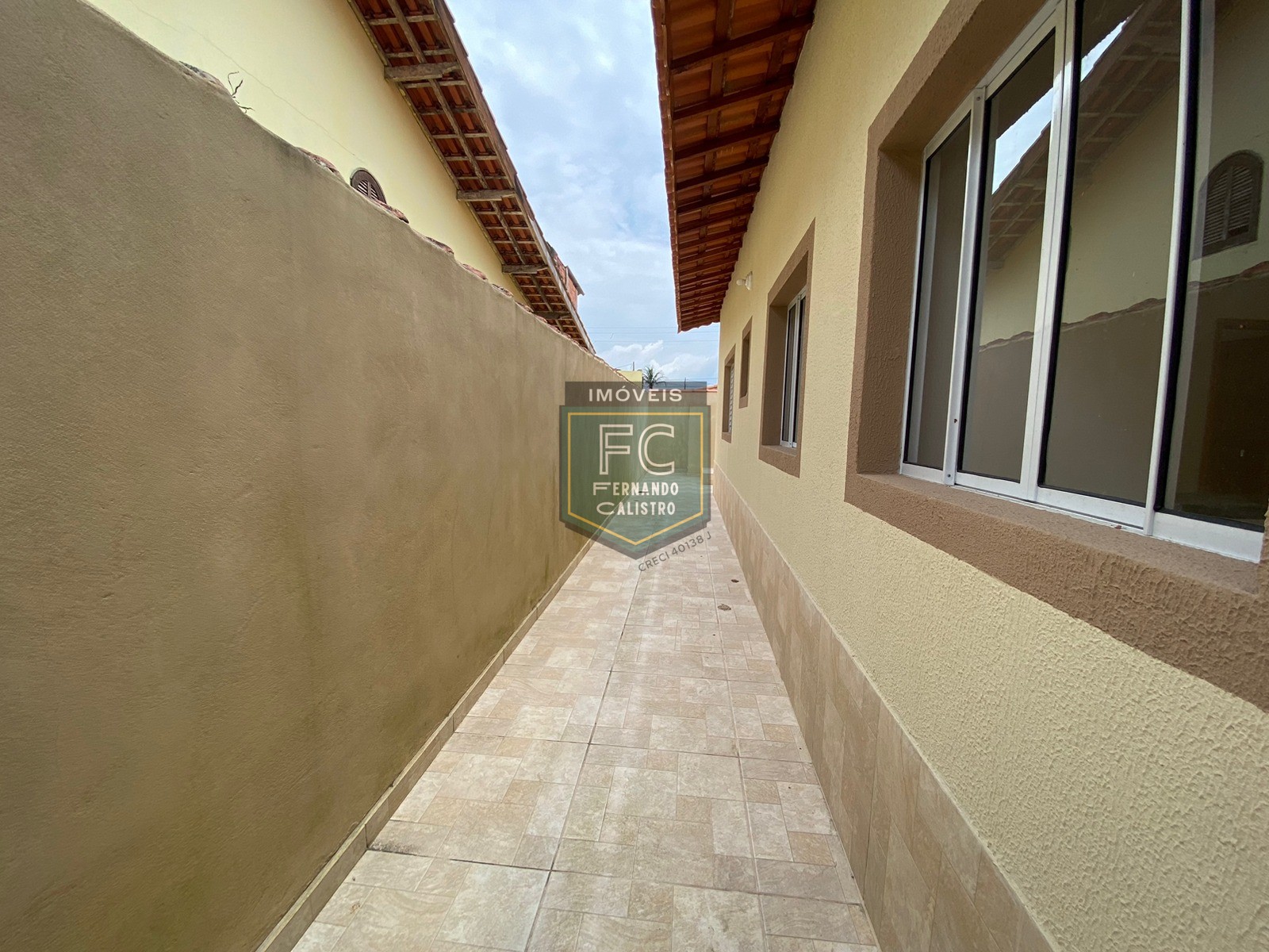 Casa Nova Geminada Pronta 2 Dormitórios (1 Suíte), Piscina c/ Cascata, Churrasqueira, Financia Bancário, Próx Marginal, Flórida Mirim, Mongaguá SP