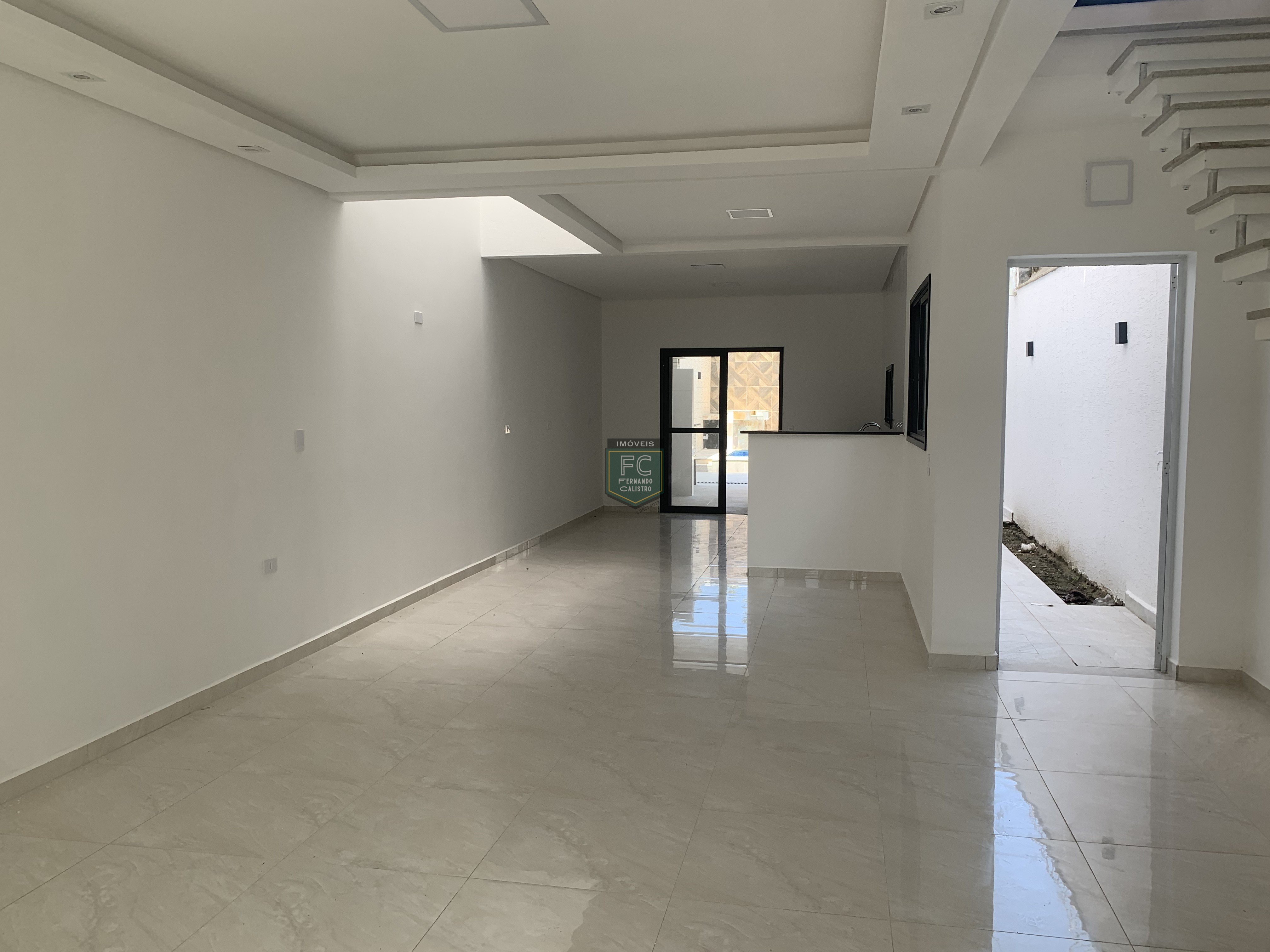 Sobrado moderno novo alto padrão 3 dormitórios (3 suítes), piscina, 2 vagas, 100 mts da praia, local nobre e central, jd. Aguapeú, mongaguá/sp