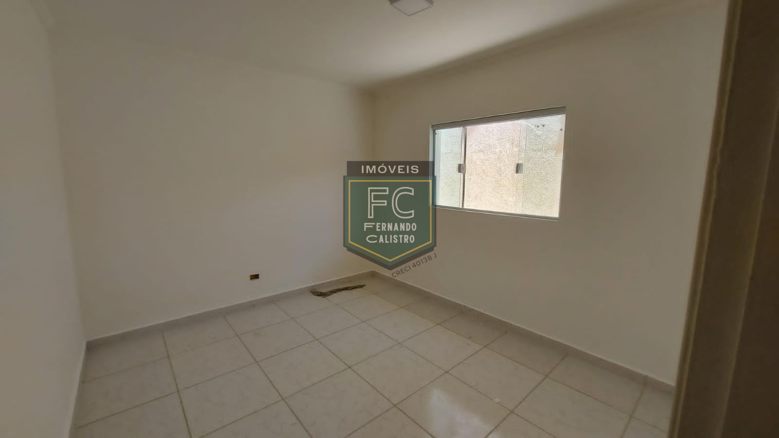Casa térrea reformada 2 dormitórios, quintal c/ área coberta