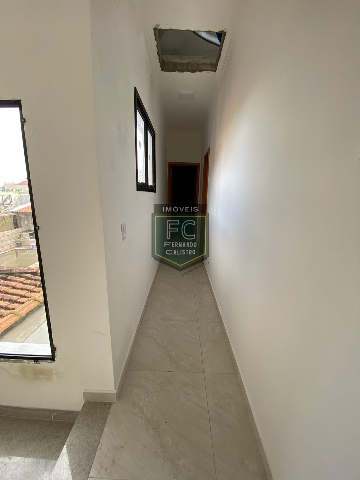 Sobrado moderno novo alto padrão 3 dormitórios (3 suítes), piscina, 2 vagas, 100 mts da praia, local nobre e central, jd. Aguapeú, mongaguá/sp
