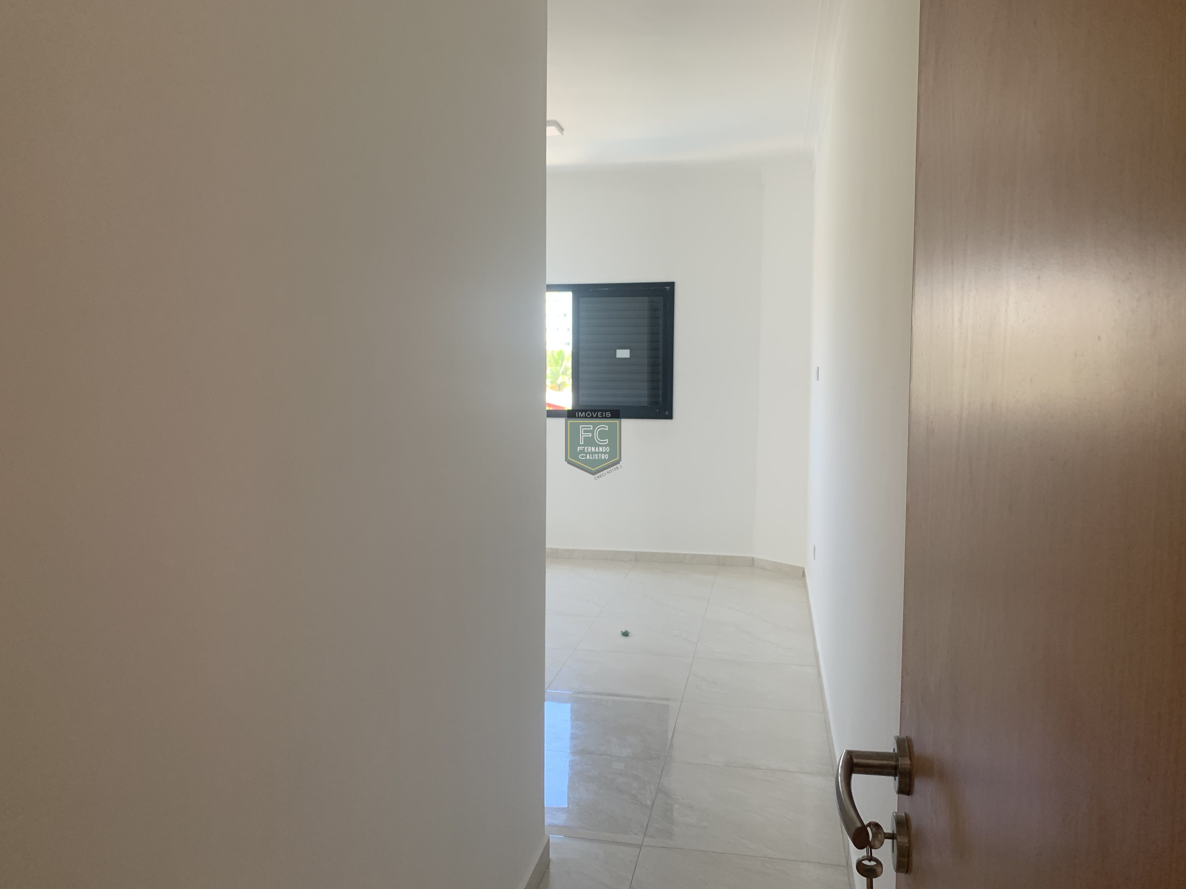 Sobrado moderno novo alto padrão 3 dormitórios (3 suítes), piscina, 2 vagas, 100 mts da praia, local nobre e central, jd. Aguapeú, mongaguá/sp