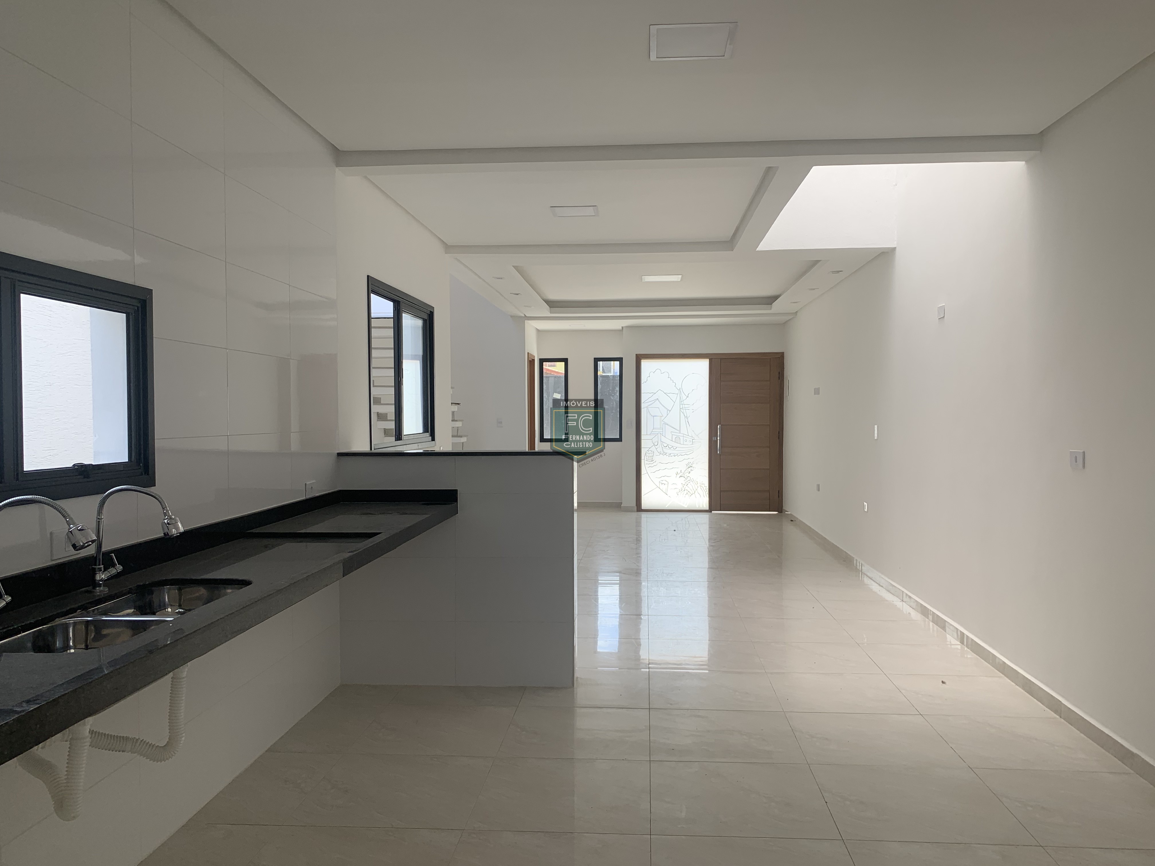 Sobrado moderno novo alto padrão 3 dormitórios (3 suítes), piscina, 2 vagas, 100 mts da praia, local nobre e central, jd. Aguapeú, mongaguá/sp