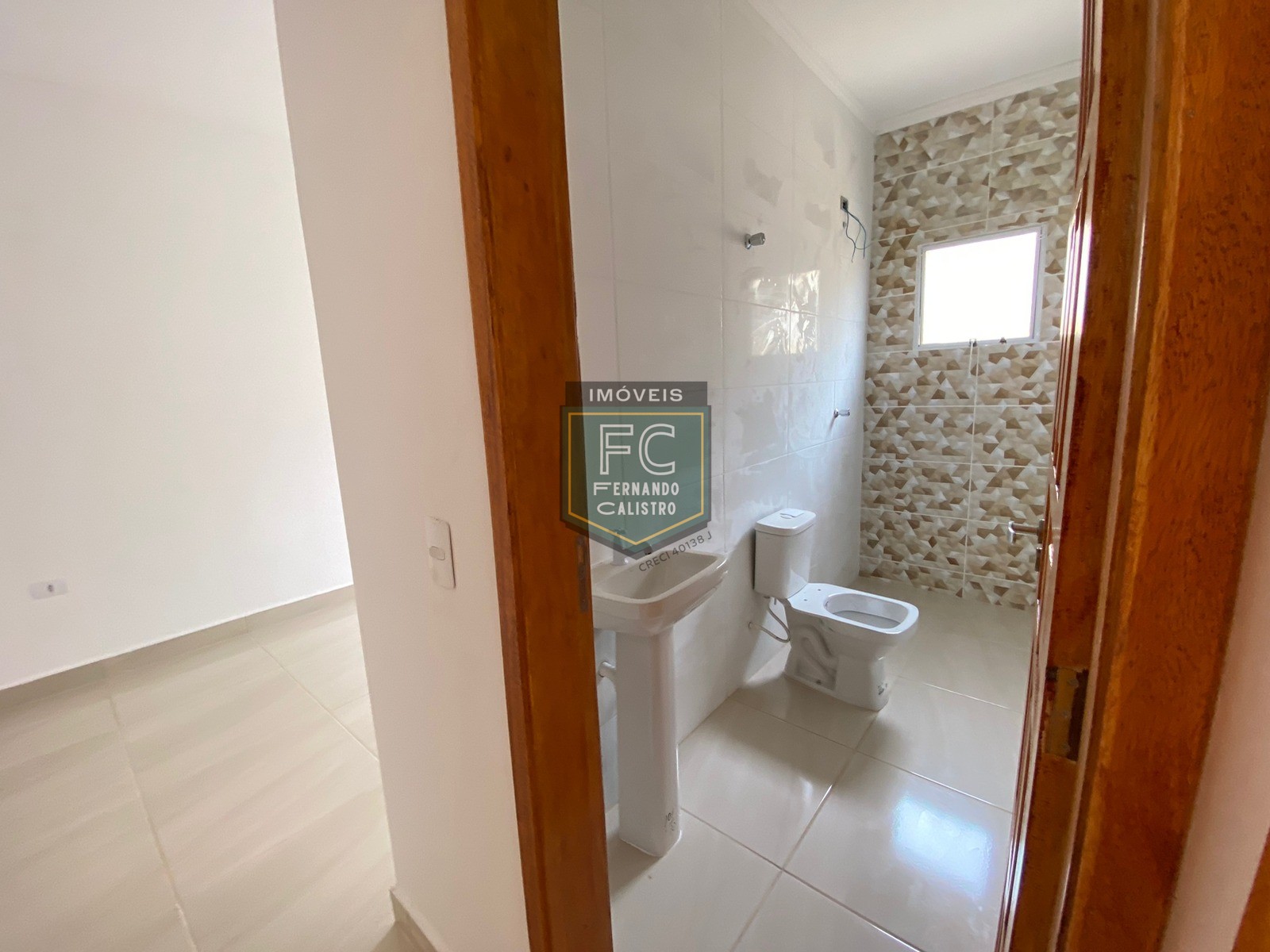 Casa nova isolada pronta 2 dormitórios (1 suíte), piscina c/