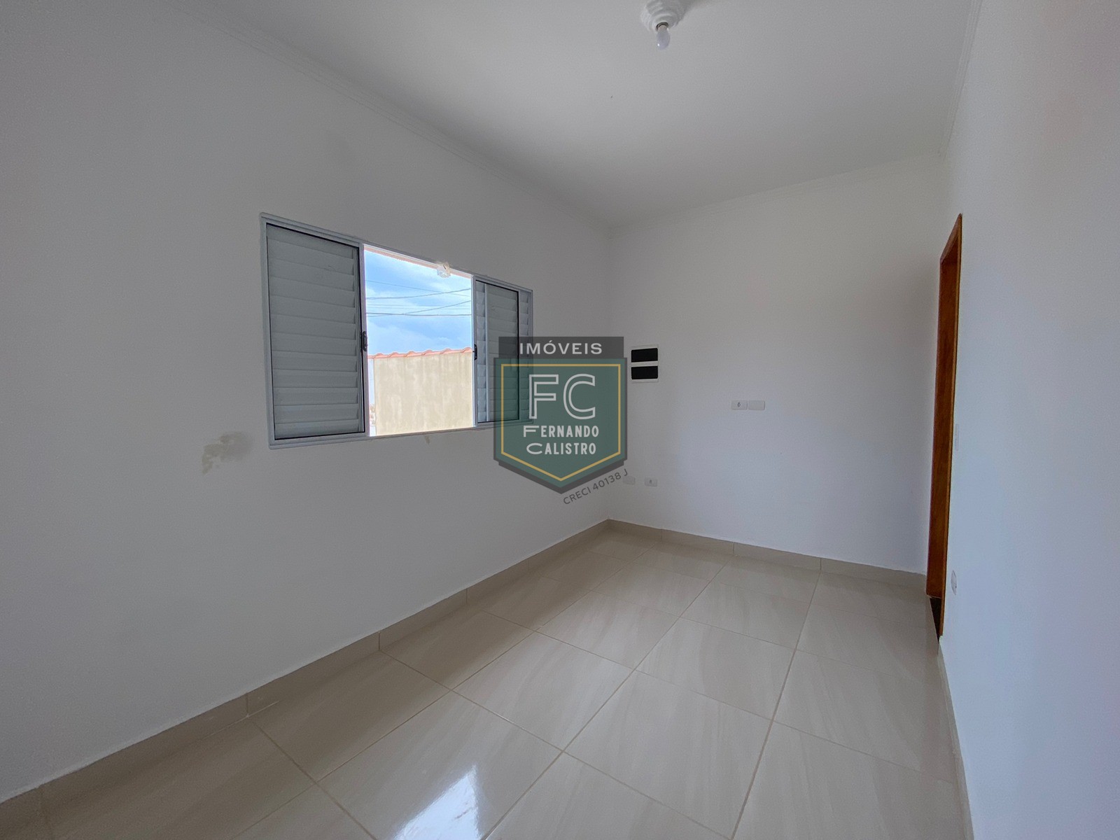 Casa nova isolada pronta 2 dormitórios (1 suíte), piscina c/