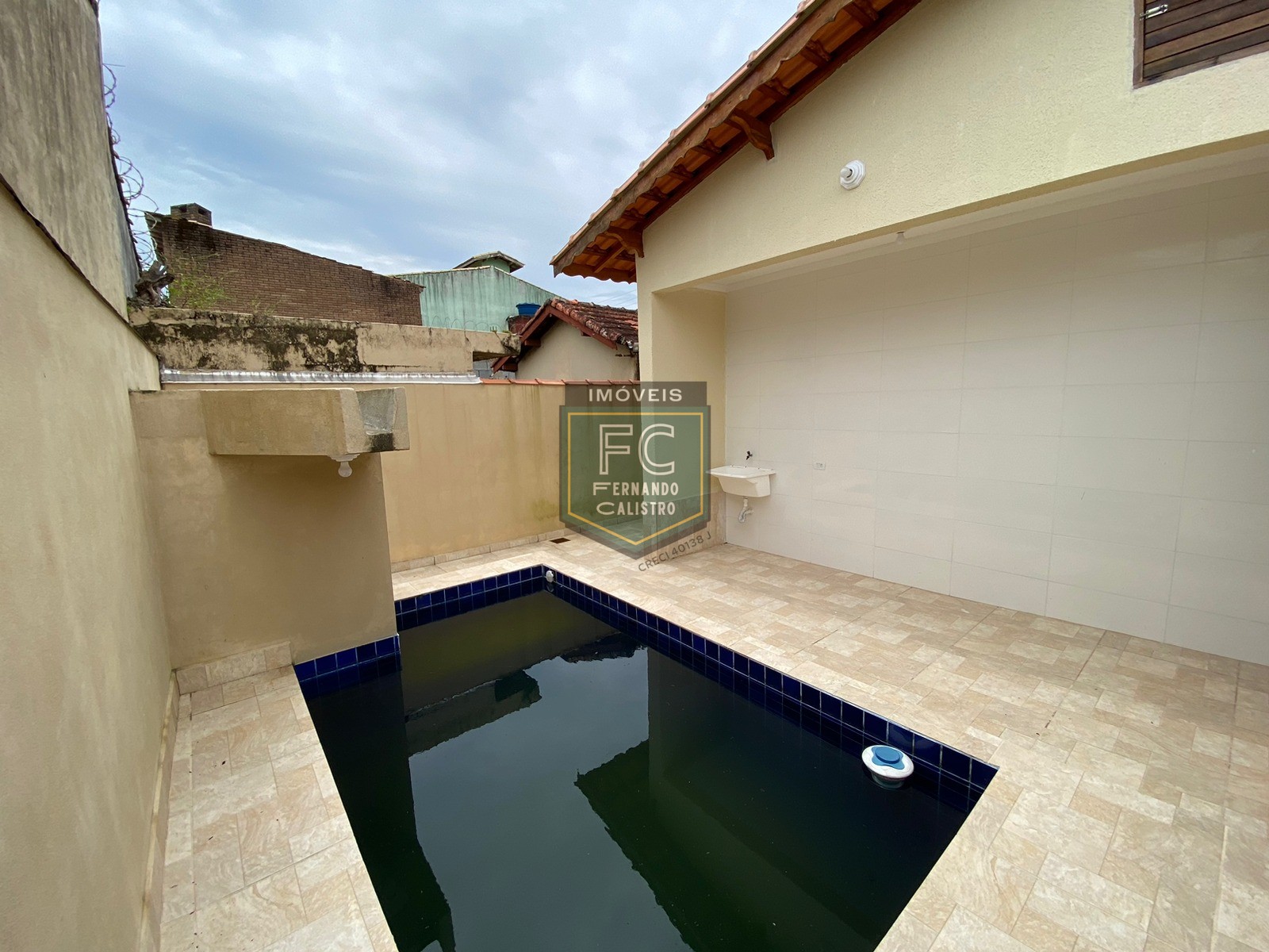 Casa Nova Isolada Pronta 2 Dormitórios (1 Suíte), Piscina c/ Cascata, Churrasqueira, Financia Bancário, Próx Marginal, Flórida Mirim, Mongaguá SP