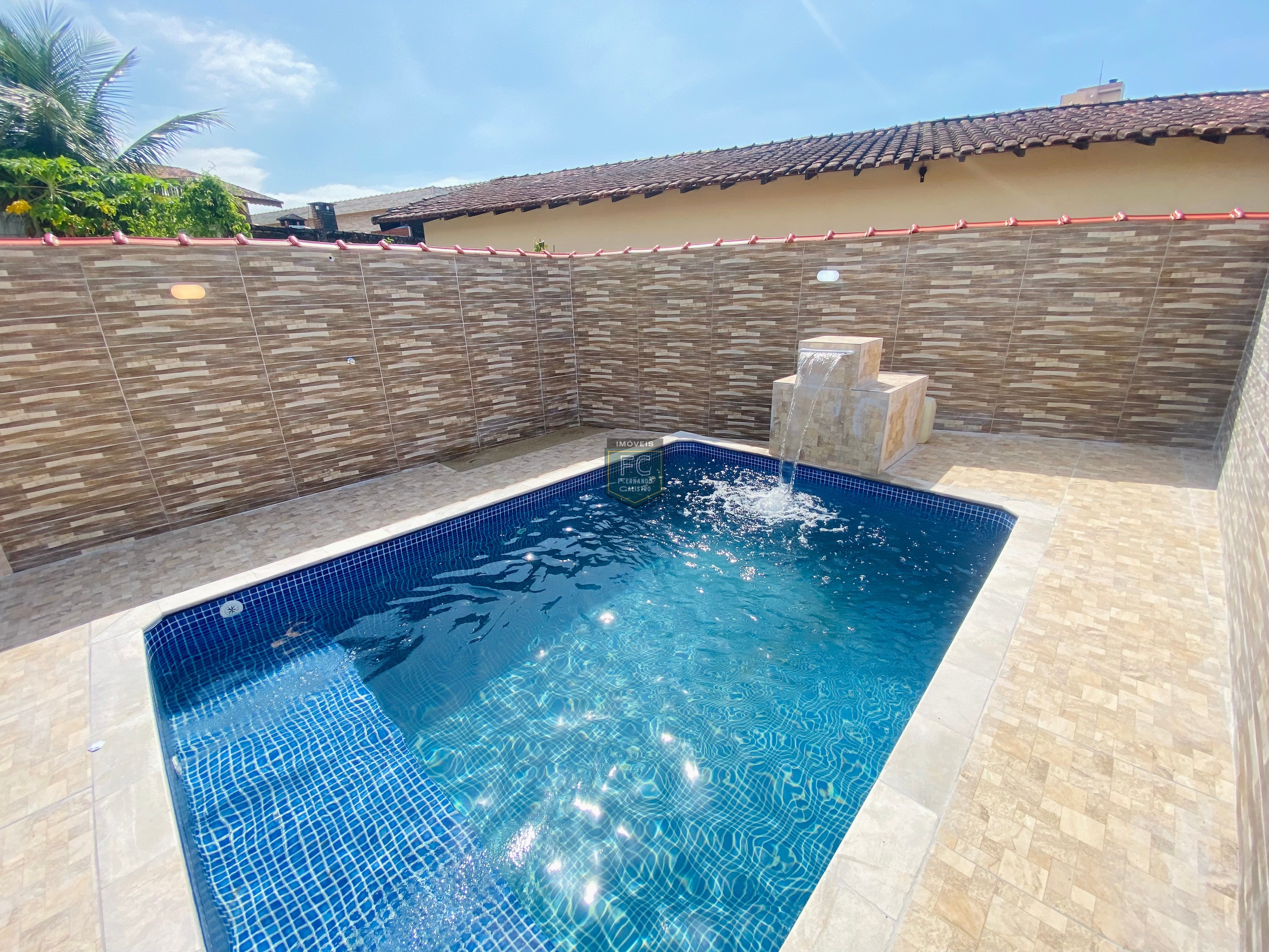 Casa térrea nova 2 dormitórios (1 suíte) pronta, perto da praia, 81 m², piscina, churrasqueira, 6 vagas, financiamento, bal. Plataforma, mongaguá sp