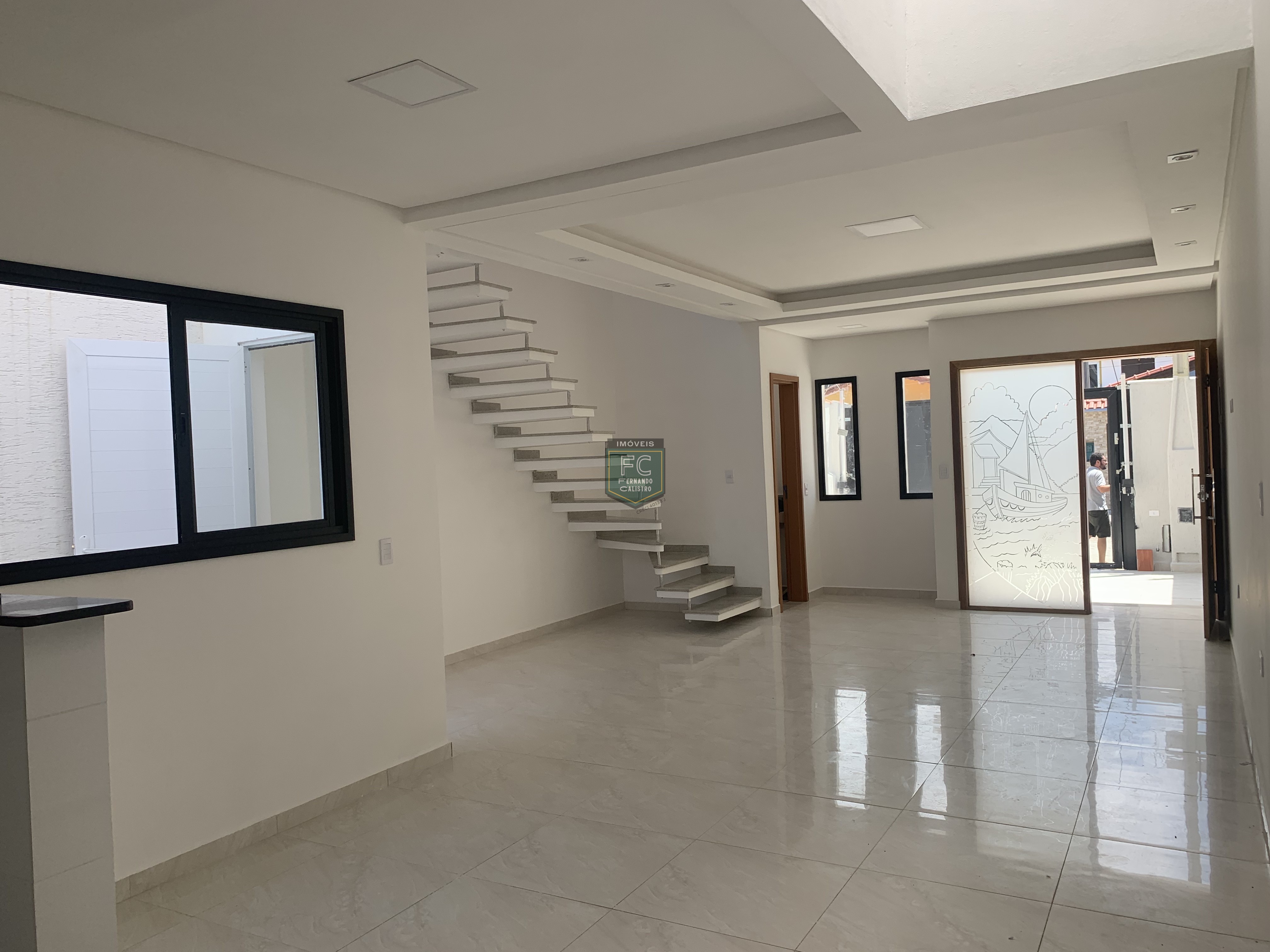Sobrado moderno novo alto padrão 3 dormitórios (3 suítes), piscina, 2 vagas, 100 mts da praia, local nobre e central, jd. Aguapeú, mongaguá/sp