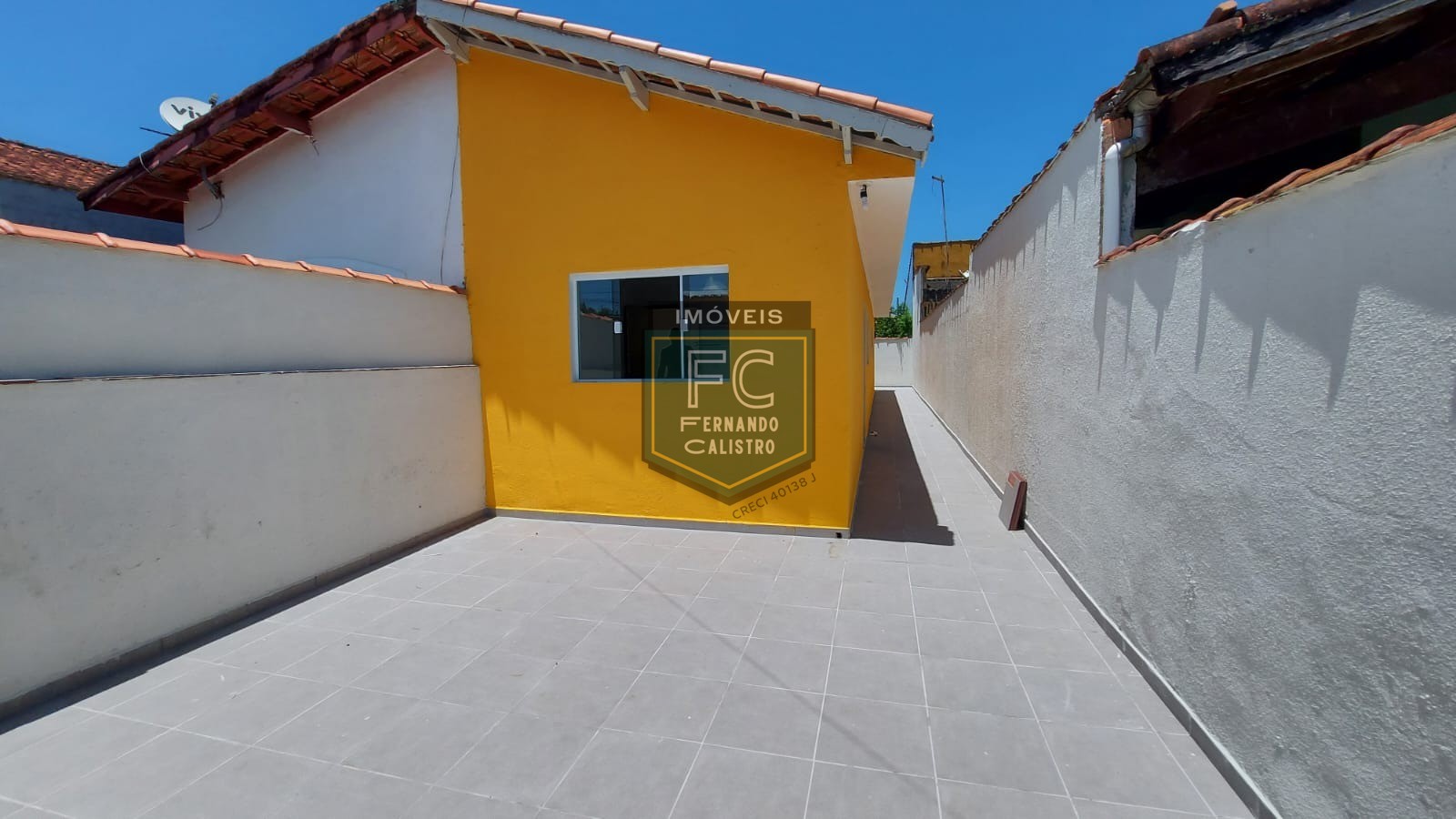 Casa térrea reformada 2 dormitórios, quintal c/ área coberta