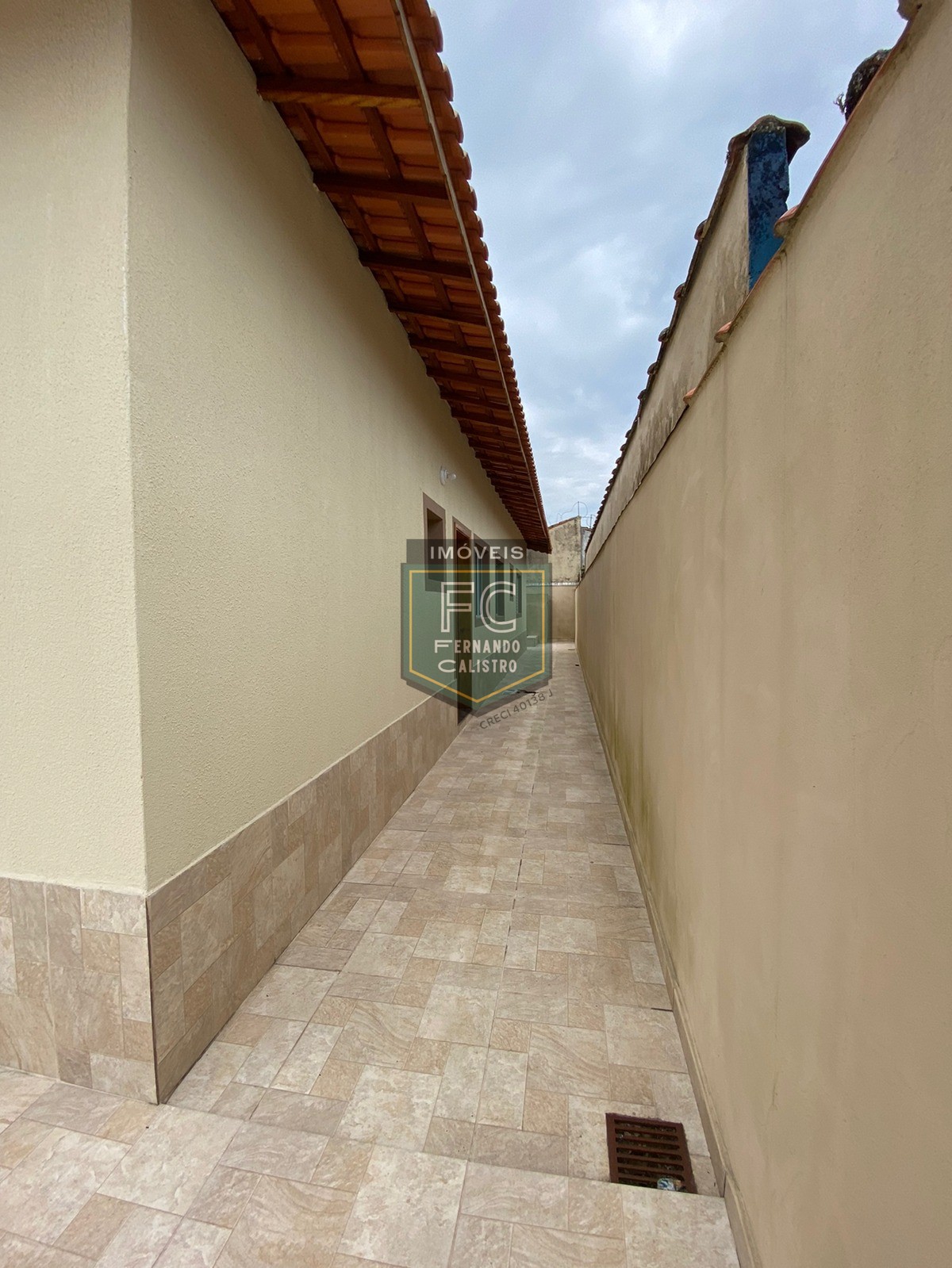 Casa nova isolada pronta 2 dormitórios (1 suíte), piscina c/