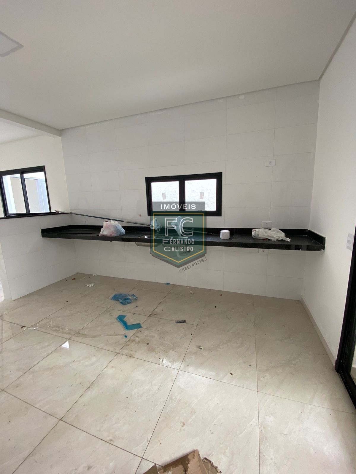 Sobrado moderno novo alto padrão 3 dormitórios (3 suítes), piscina, 2 vagas, 100 mts da praia, local nobre e central, jd. Aguapeú, mongaguá/sp