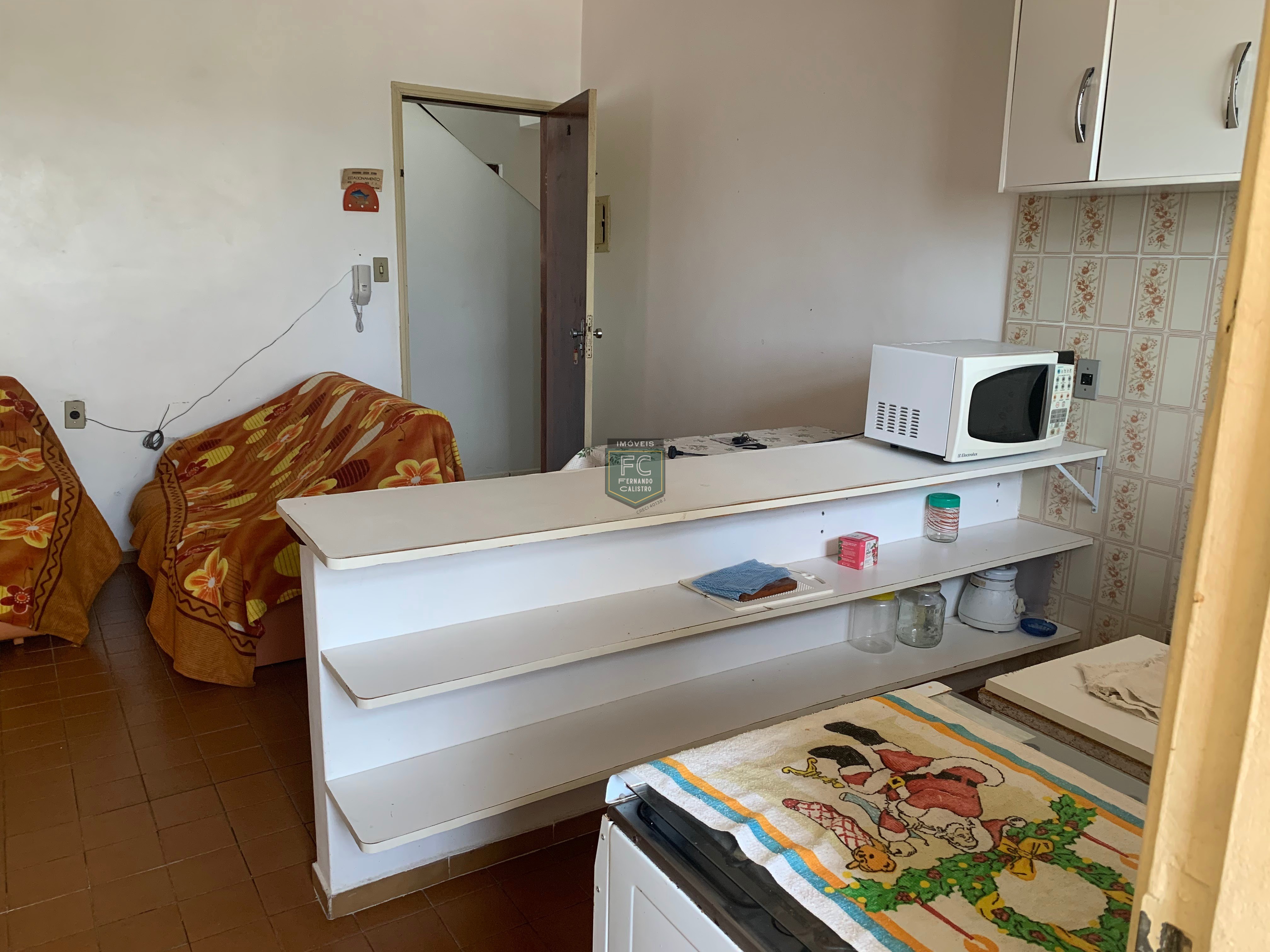 Apartamento 2 dormitórios ensolarado frente rua, a passos da