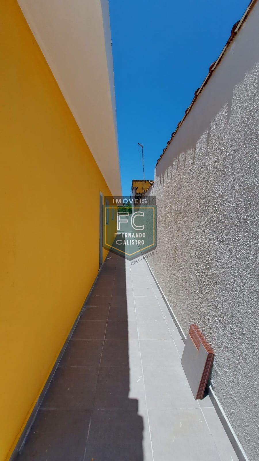 Casa térrea reformada 2 dormitórios, quintal c/ área coberta