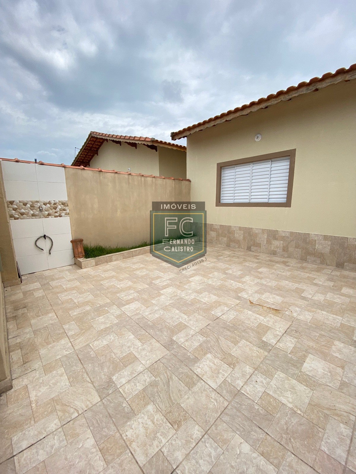 Casa nova isolada pronta 2 dormitórios (1 suíte), piscina c/