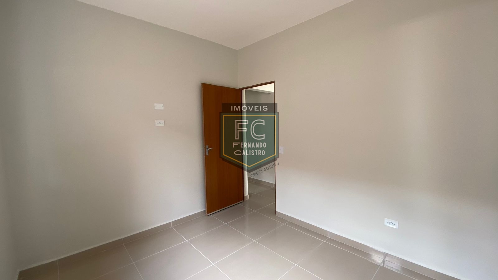 Casas novas com 2 dormitórios (1 suíte), quintal com piscina, churrasqueira, 2 vagas, financiamento bancário, pedreira, lado pista centro, mongaguá/sp