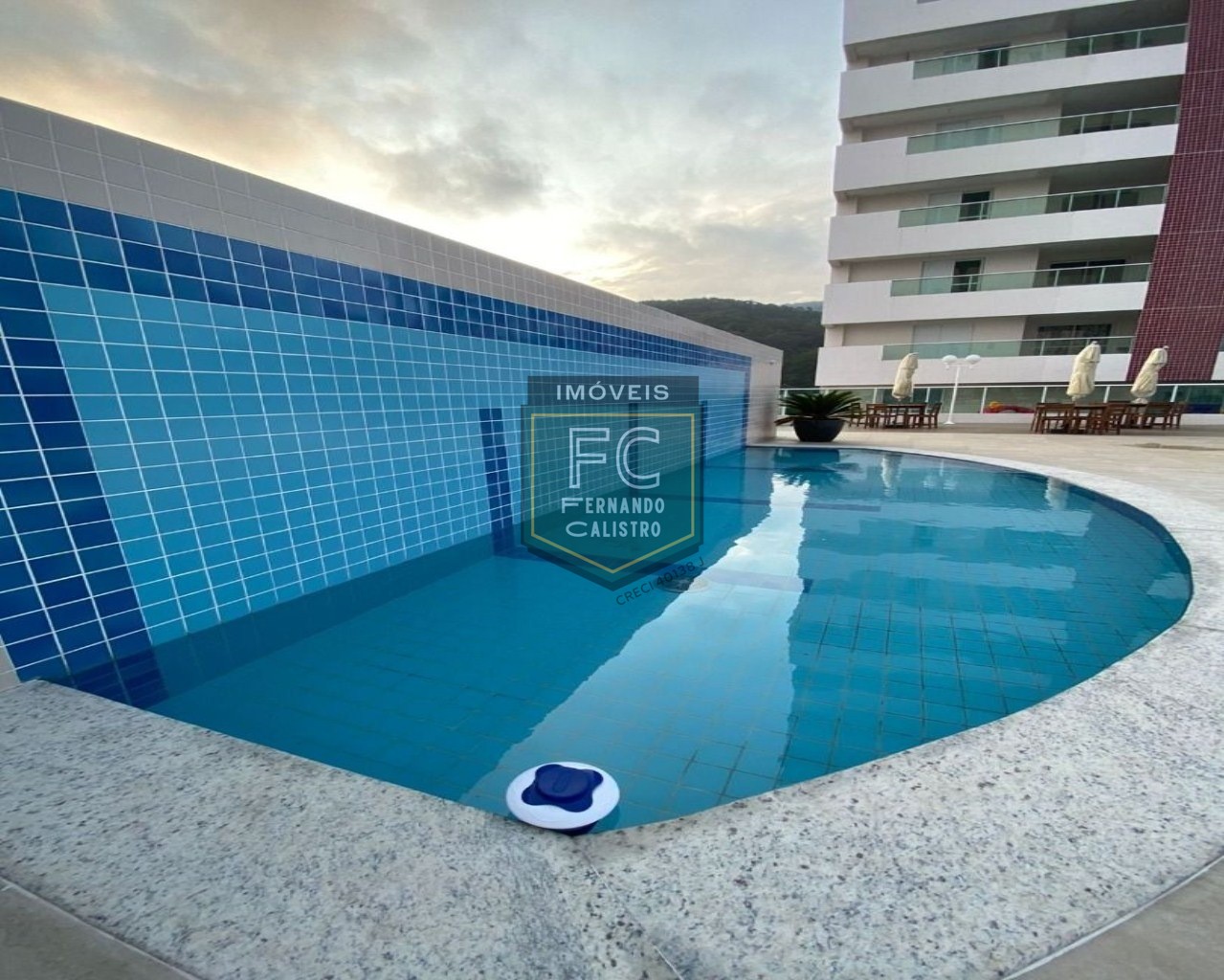 Apartamento novo andar alto, pronto, varanda gourmet c/ vista p/ o mar, 2 dormitórios (1 suíte), piso laminado, local nobre, jd. Luciana, mongaguá-sp