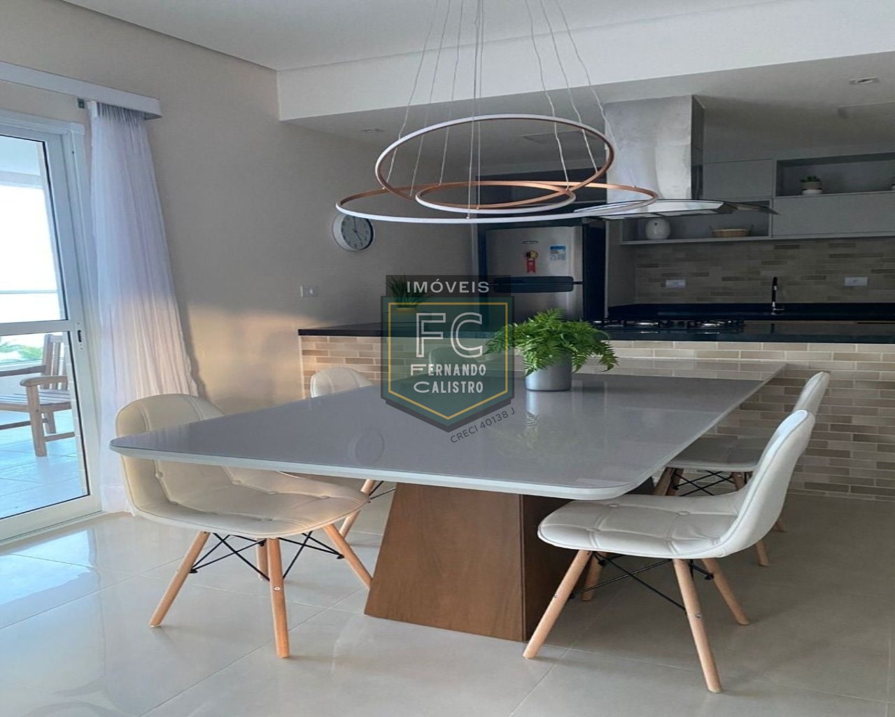 Apartamento novo andar alto, pronto, varanda gourmet c/ vista p/ o mar, 2 dormitórios (1 suíte), piso laminado, local nobre, jd. Luciana, mongaguá-sp
