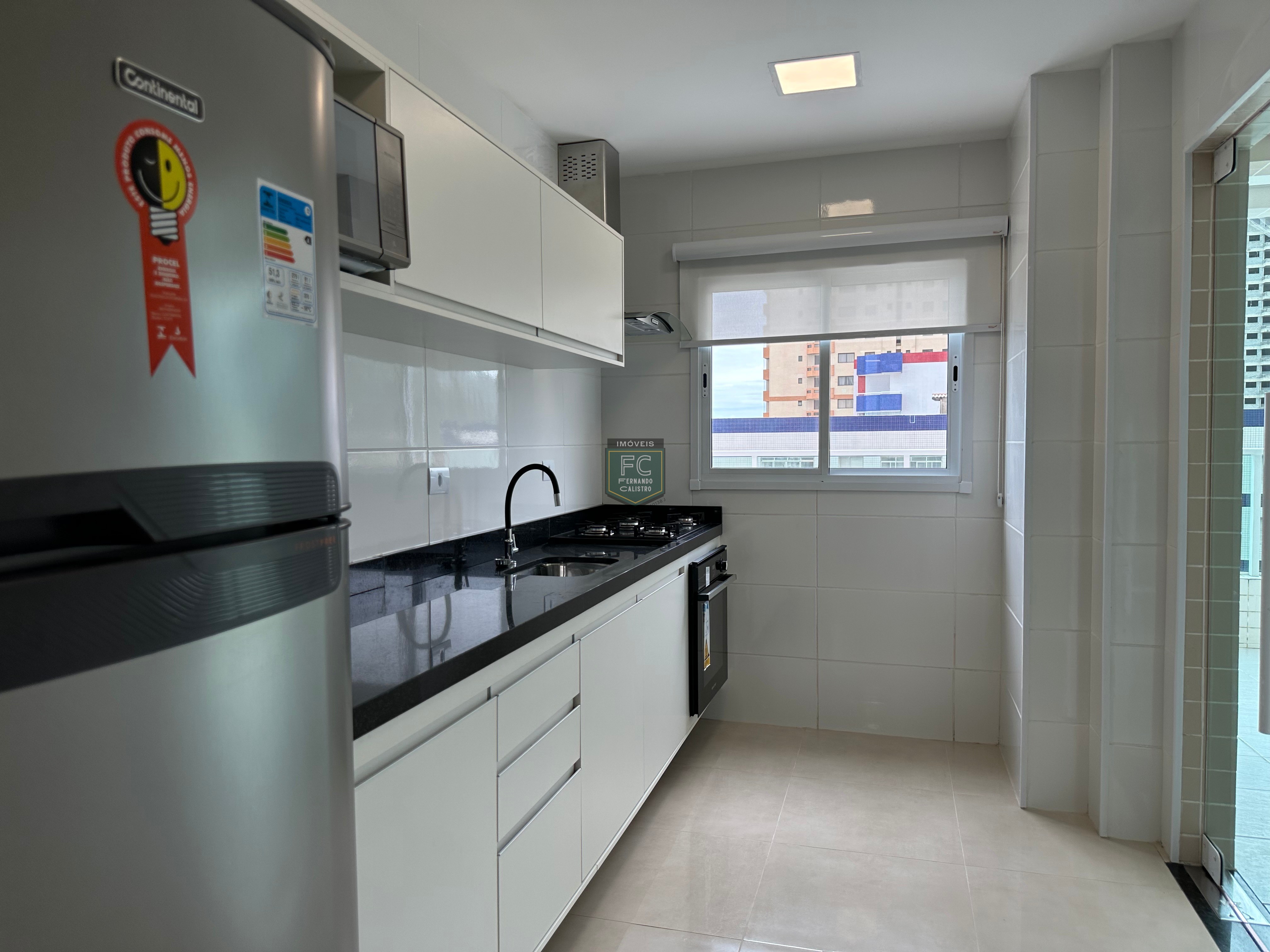 Apartamento novo andar alto, pronto, varanda gourmet c/ vista p/ o mar, 2 dormitórios (1 suíte), piso laminado, local nobre, jd. Luciana, mongaguá-sp