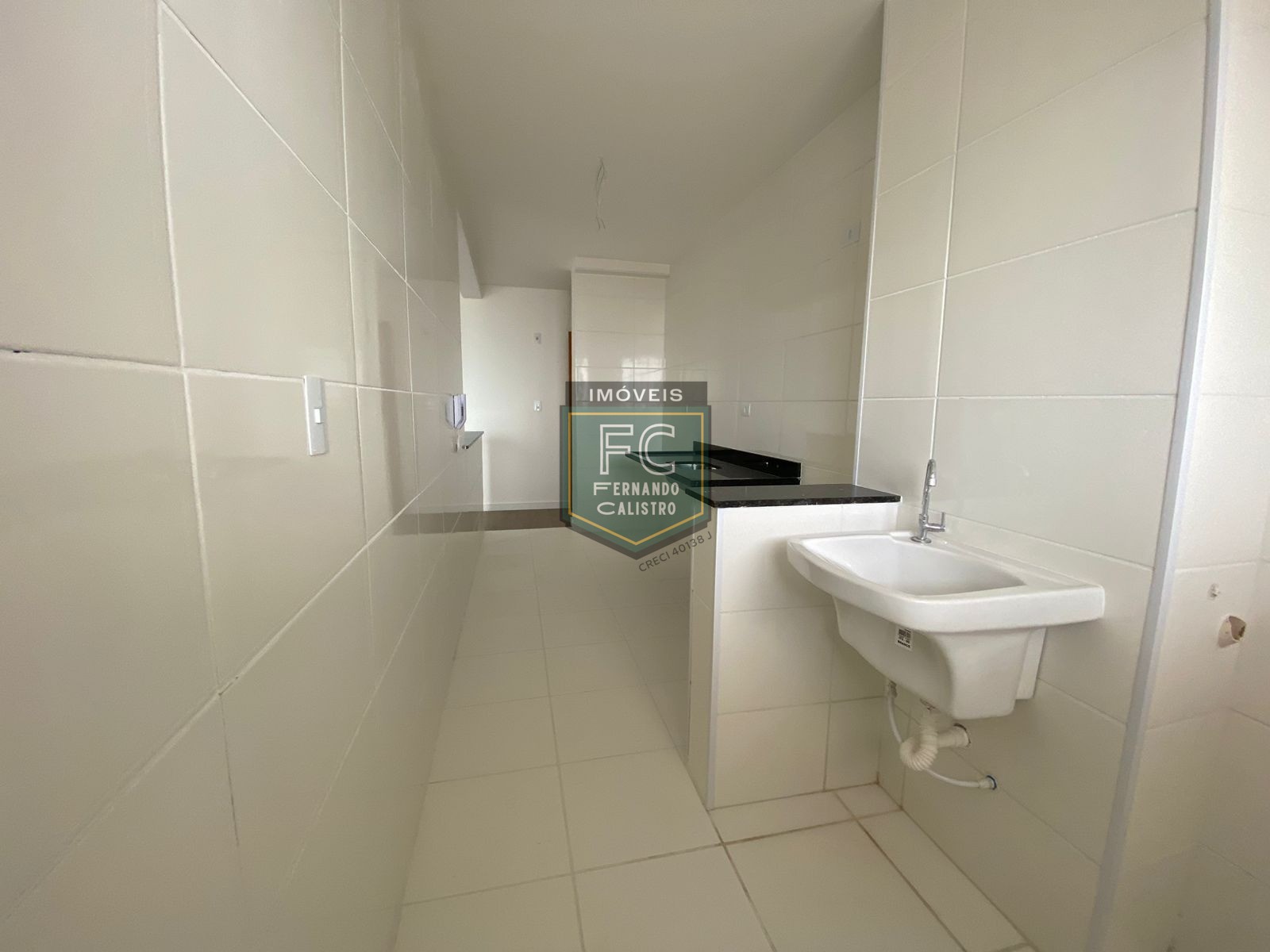 Apartamento novo andar alto, pronto, varanda gourmet c/ vista p/ o mar, 2 dormitórios (1 suíte), piso laminado, local nobre, jd. Luciana, mongaguá-sp