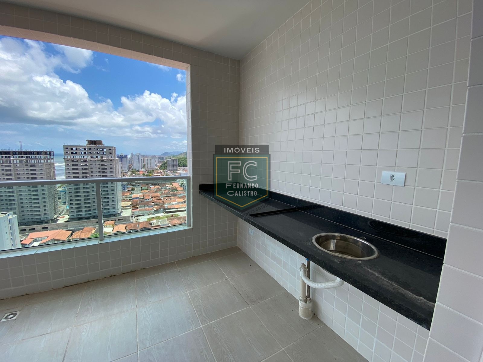 Apartamento novo andar alto, pronto, varanda gourmet c/ vista p/ o mar, 2 dormitórios (1 suíte), piso laminado, local nobre, jd. Luciana, mongaguá-sp