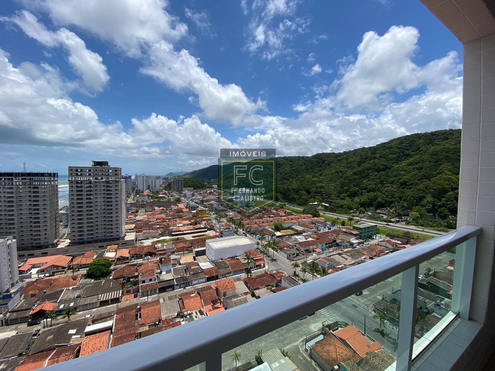 Apartamento novo andar alto, pronto, varanda gourmet c/ vista p/ o mar, 2 dormitórios (1 suíte), piso laminado, local nobre, jd. Luciana, mongaguá-sp