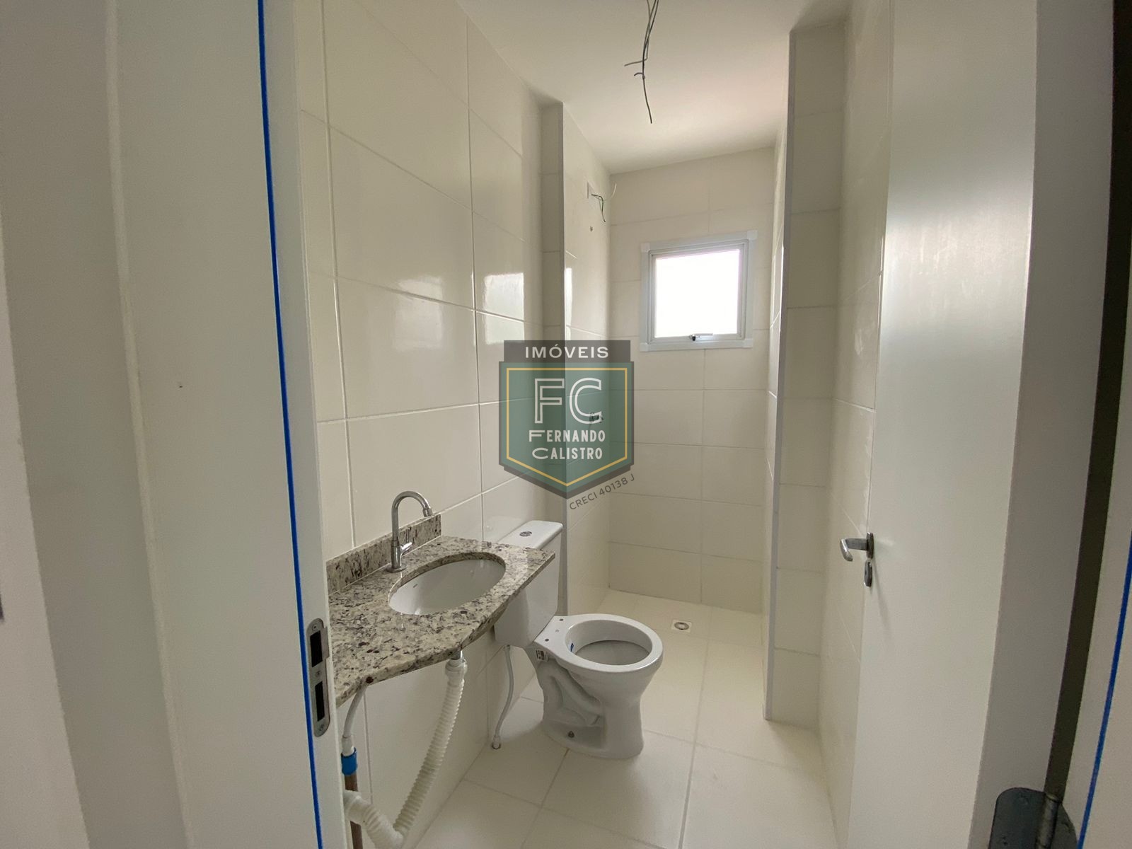 Apartamento novo andar alto, pronto, varanda gourmet c/ vista p/ o mar, 2 dormitórios (1 suíte), piso laminado, local nobre, jd. Luciana, mongaguá-sp