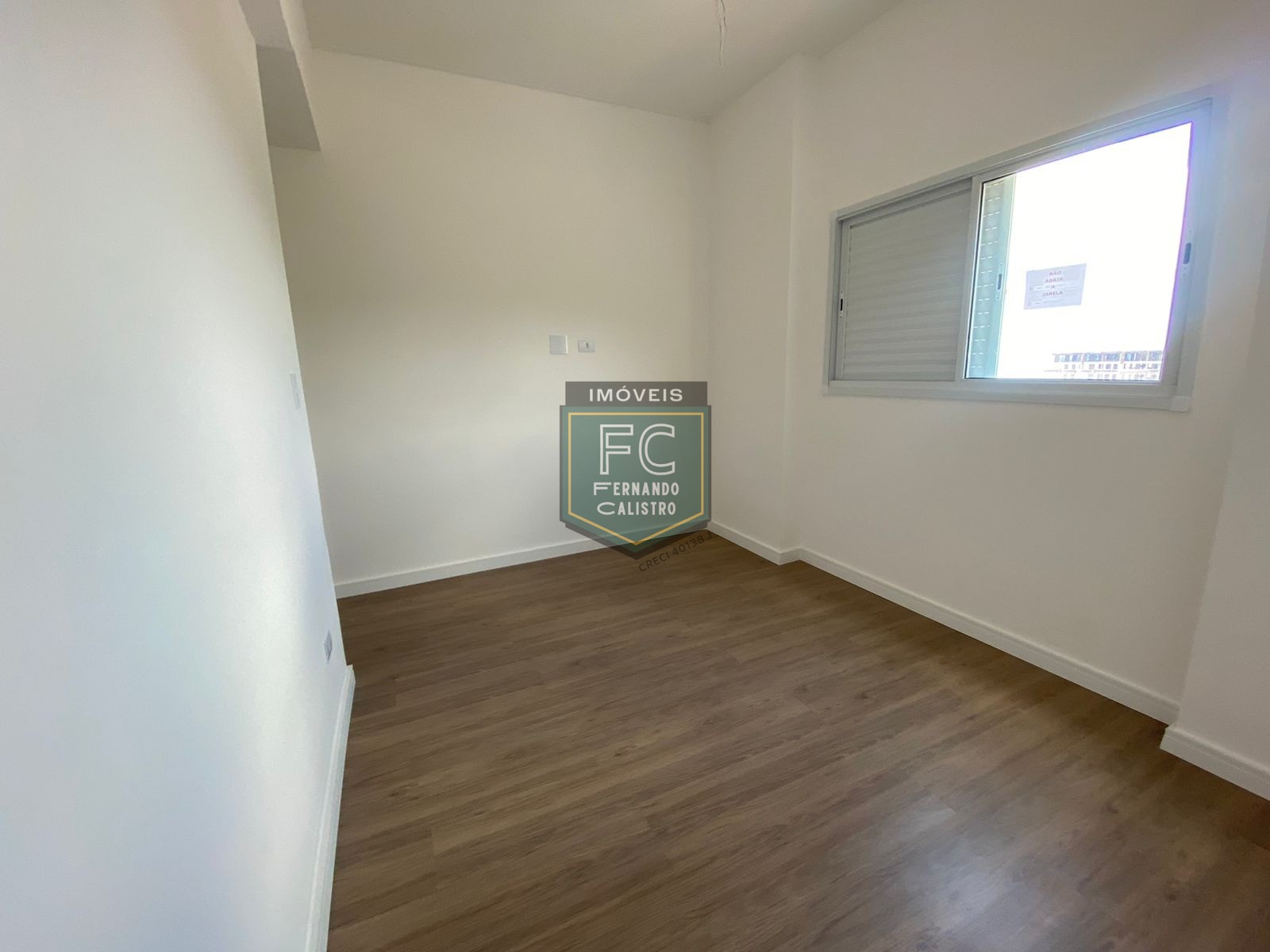 Apartamento novo andar alto, pronto, varanda gourmet c/ vista p/ o mar, 2 dormitórios (1 suíte), piso laminado, local nobre, jd. Luciana, mongaguá-sp