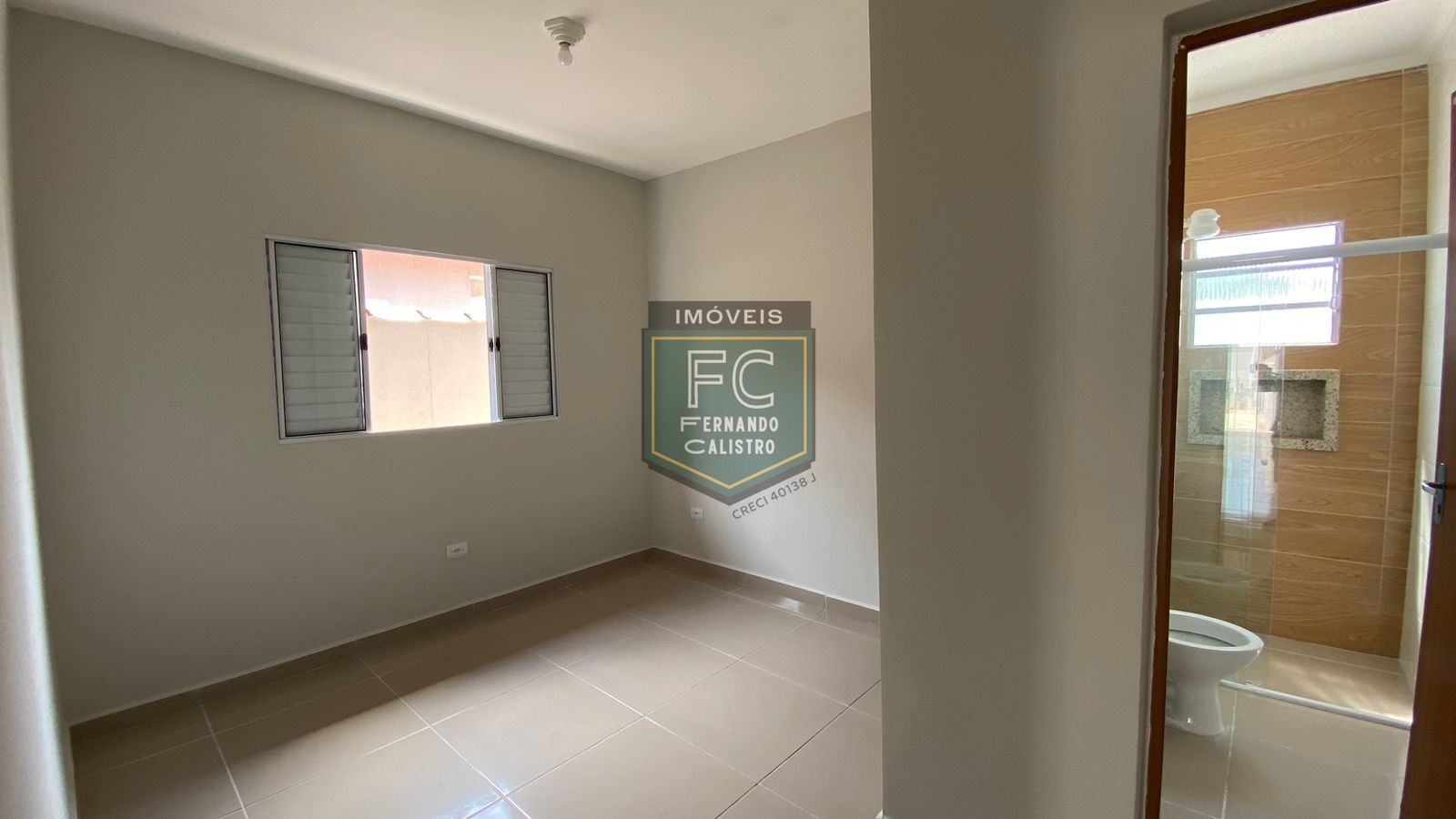 Casas novas com 2 dormitórios (1 suíte), quintal com piscina, churrasqueira, 2 vagas, financiamento bancário, pedreira, lado pista centro, mongaguá/sp
