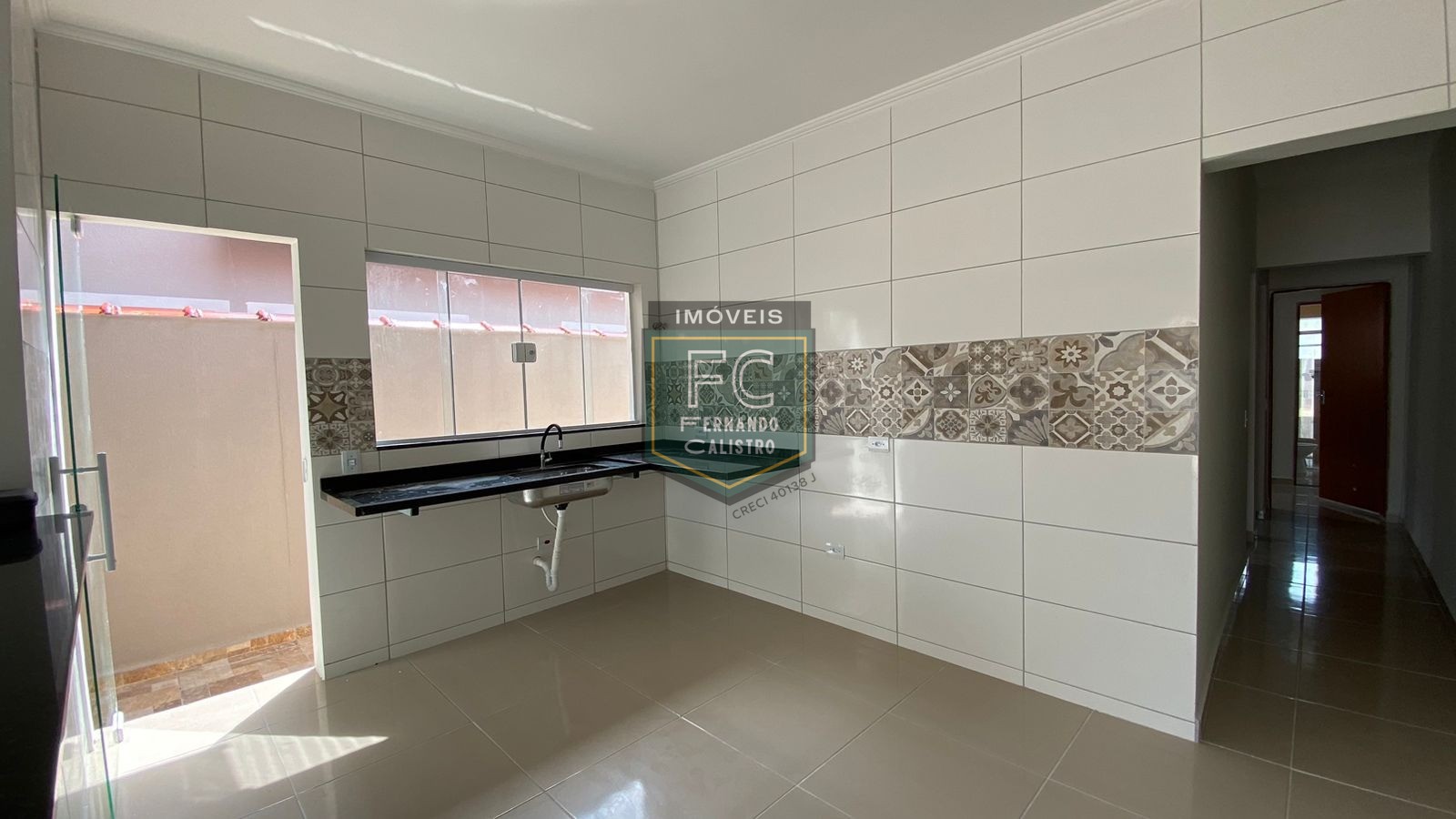 Casas novas com 2 dormitórios (1 suíte), quintal com piscina, churrasqueira, 2 vagas, financiamento bancário, pedreira, lado pista centro, mongaguá/sp