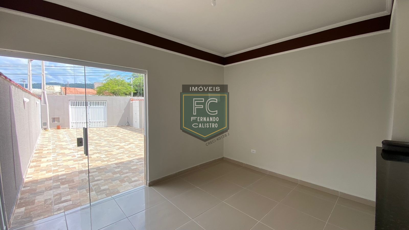 Casas novas com 2 dormitórios (1 suíte), quintal com piscina, churrasqueira, 2 vagas, financiamento bancário, pedreira, lado pista centro, mongaguá/sp