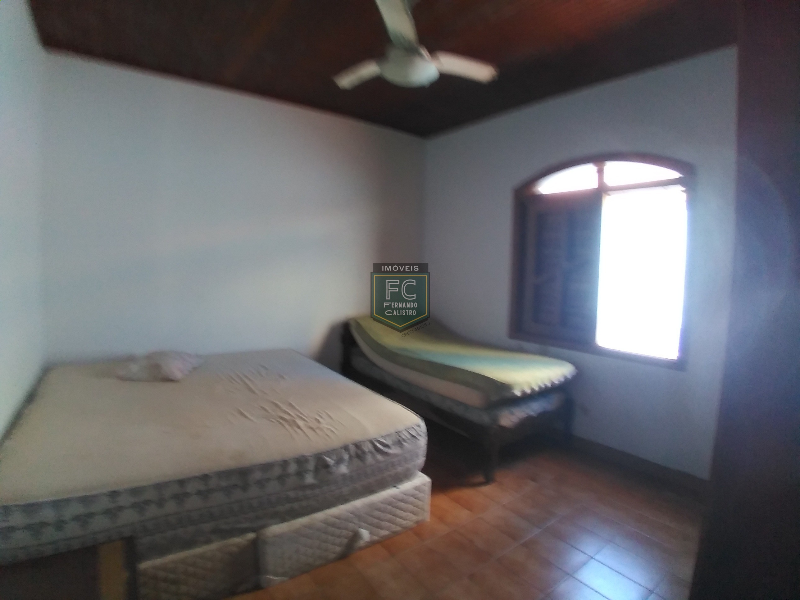 Casa lote inteiro 3 dormitórios (1 suíte), piscina, área gourmet, 6 vagas, edícula, a passos da praia, aceita financiamento, jd. Marina, mongaguá/sp