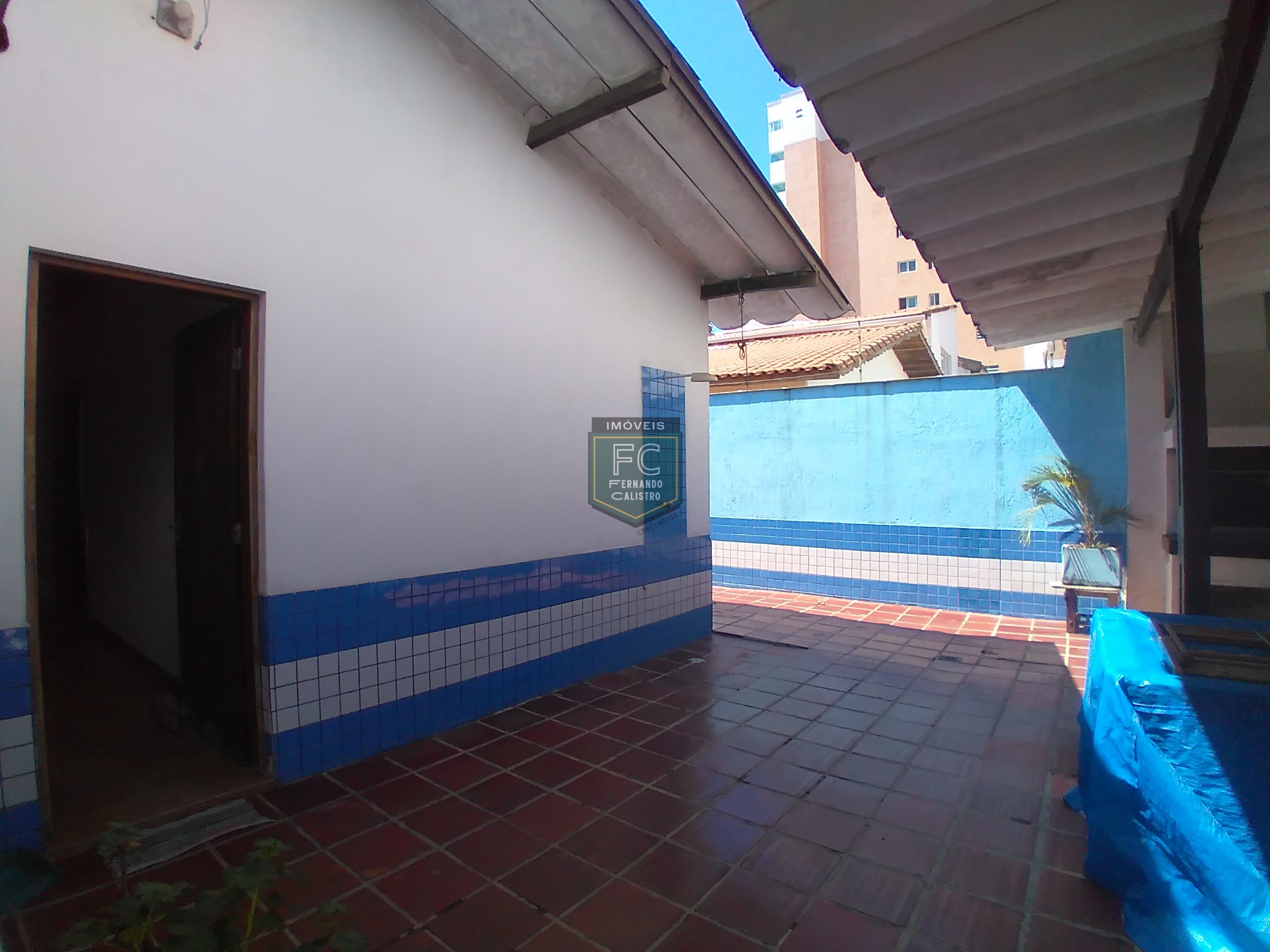 Casa lote inteiro 3 dormitórios (1 suíte), piscina, área gourmet, 6 vagas, edícula, a passos da praia, aceita financiamento, jd. Marina, mongaguá/sp