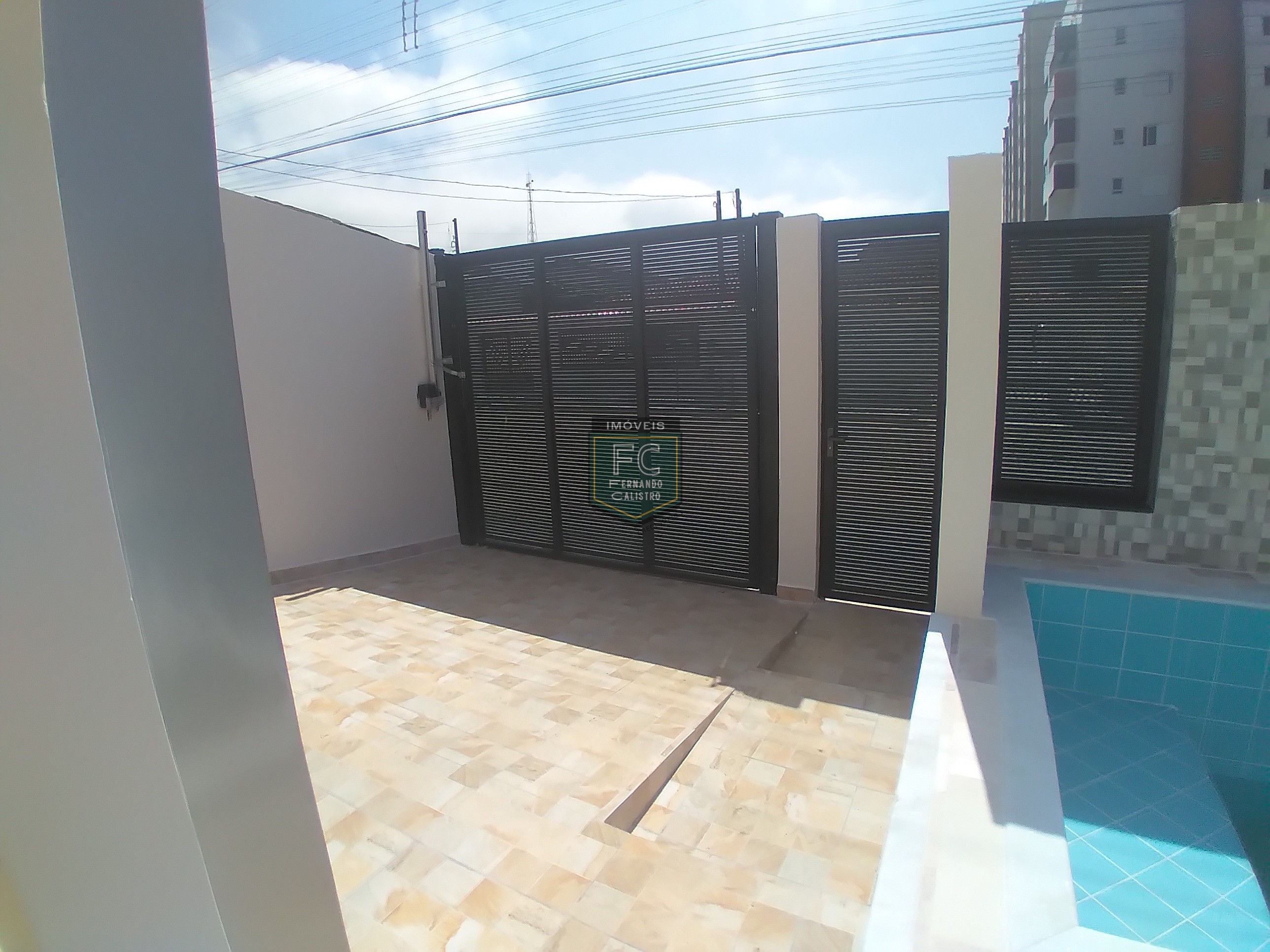 Casa isolada 3 dormitórios (1 suíte) modernizada, piscina, c
