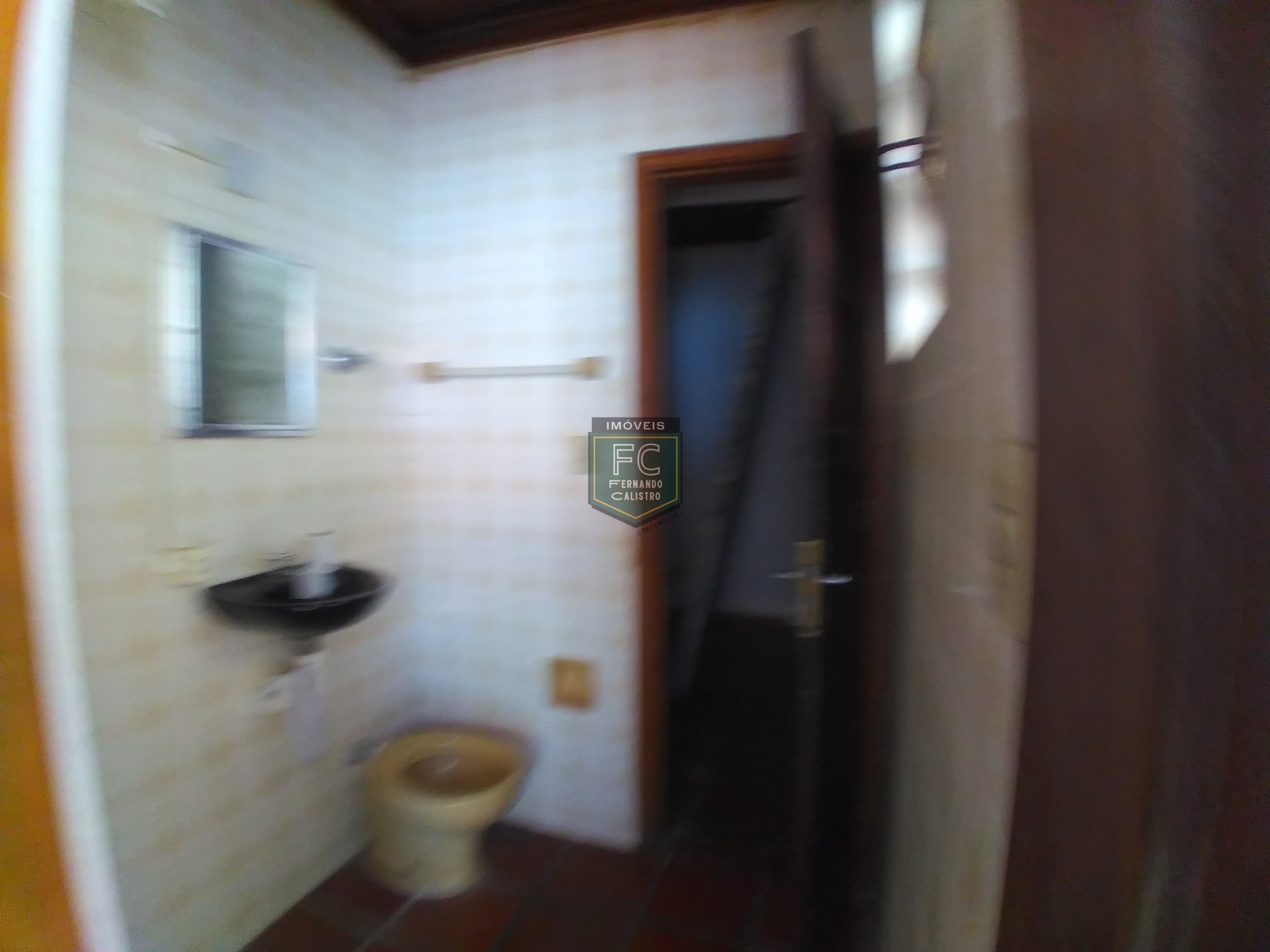 Casa lote inteiro 3 dormitórios (1 suíte), piscina, área gourmet, 6 vagas, edícula, a passos da praia, aceita financiamento, jd. Marina, mongaguá/sp